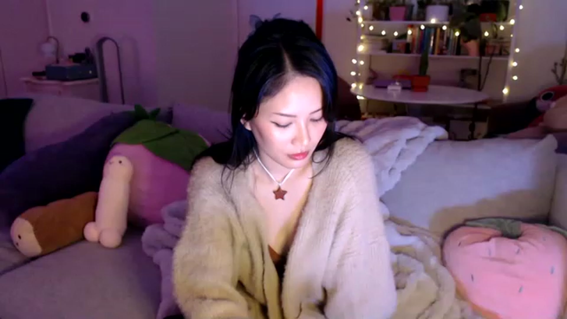 Gallery image thumbnail from Sleepych3w's myfreecams stream on, 02/20/2023, 04:12 image 17 of 20