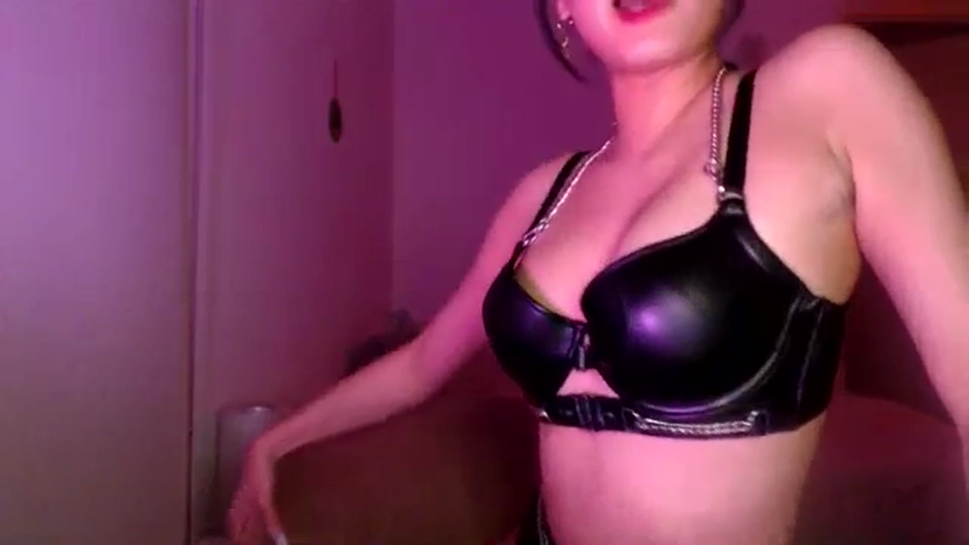 Gallery image thumbnail from Sleepych3w's myfreecams stream on, 04/19/2024, 04:12 image 11 of 20