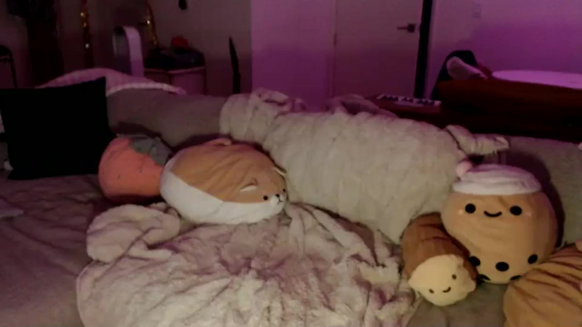 Gallery image thumbnail from Sleepych3w's myfreecams stream on, 06/27/2024, 04:59 image 3 of 20