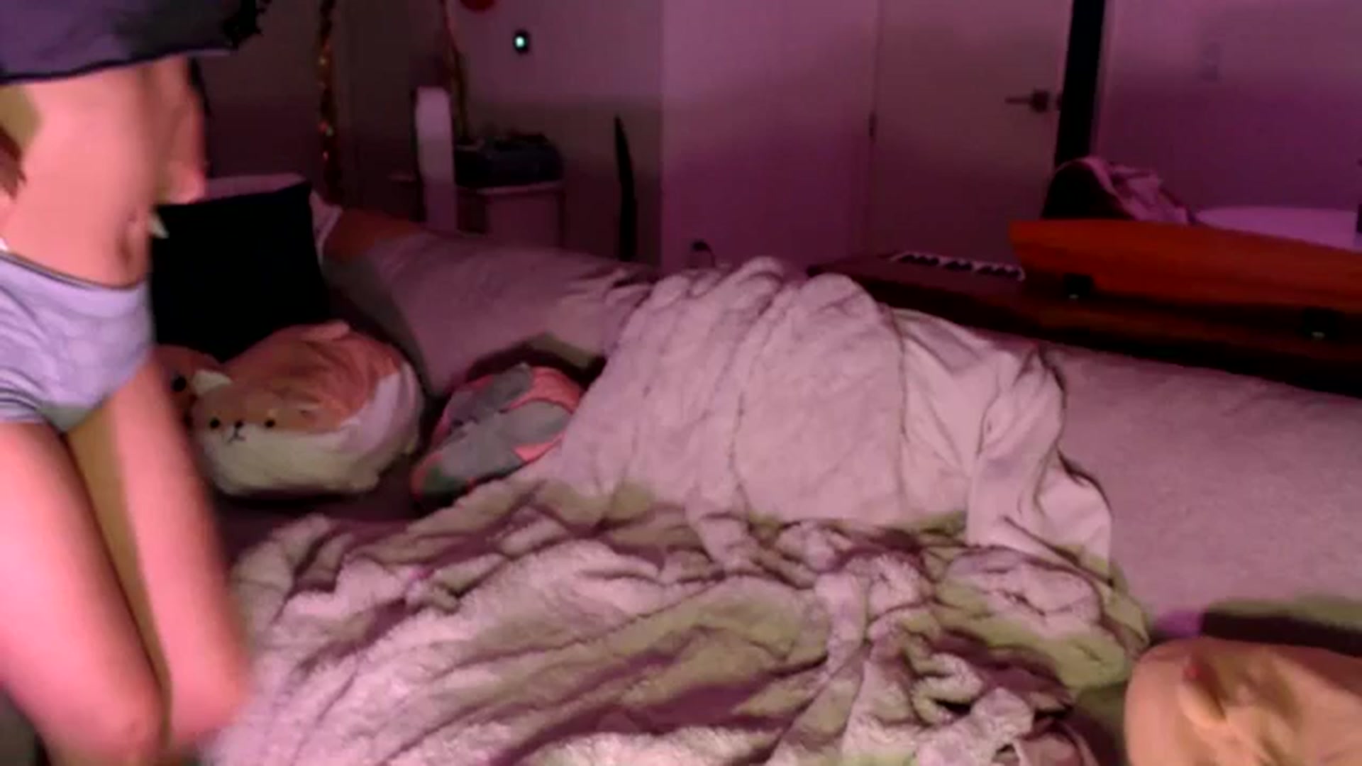Gallery image thumbnail from Sleepych3w's myfreecams stream on, 06/28/2024, 04:39 image 1 of 20