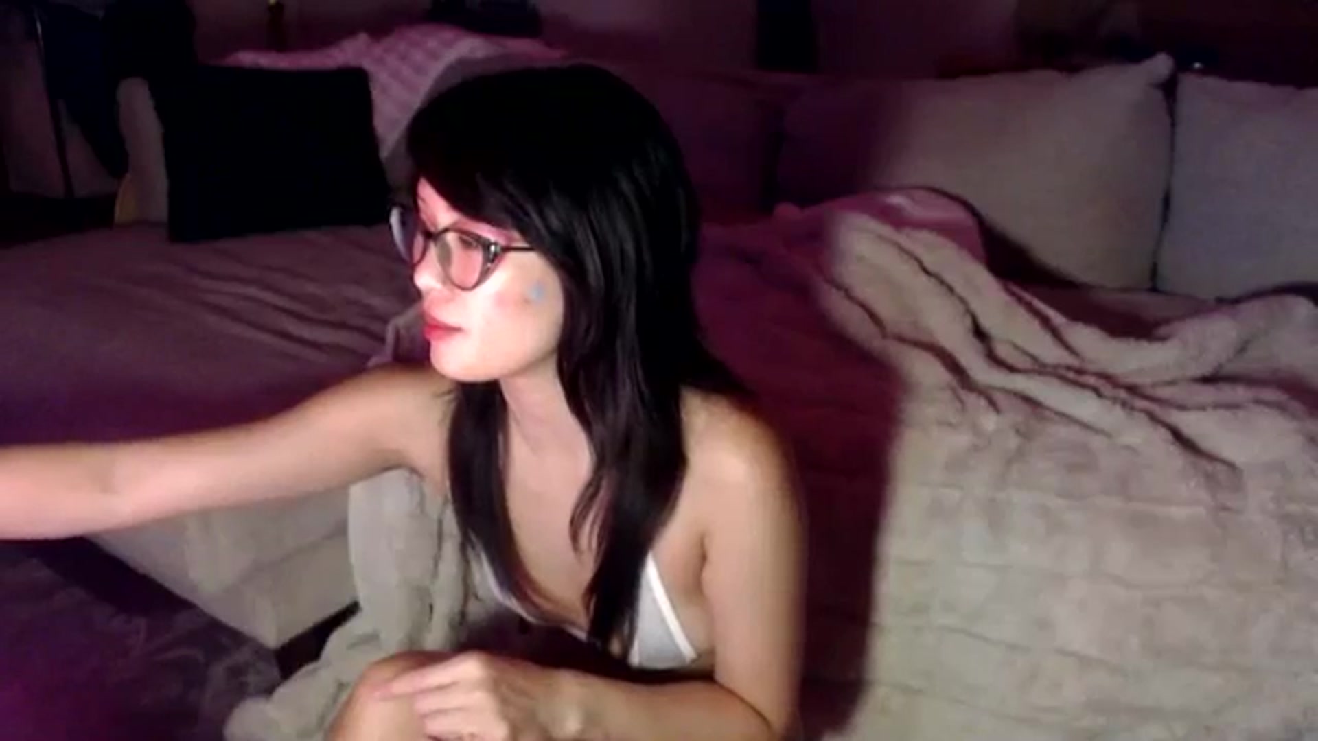 Gallery image thumbnail from Sleepych3w's myfreecams stream on, 07/27/2024, 03:45 image 6 of 20