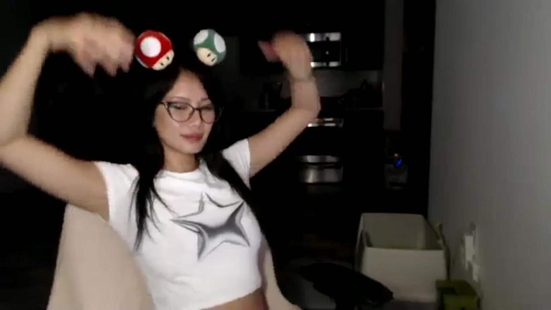 Gallery image thumbnail from Sleepych3w's myfreecams stream on, 08/19/2024, 06:24 image 18 of 20