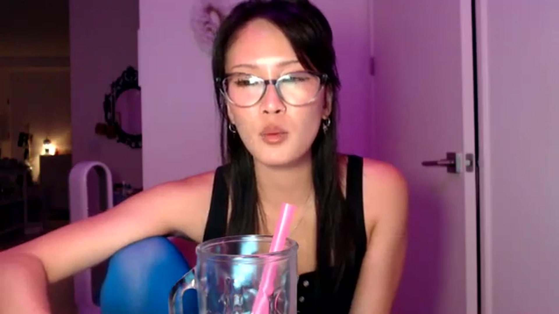 Gallery image thumbnail from Sleepych3w's myfreecams stream on, 09/21/2024, 02:57 image 11 of 20