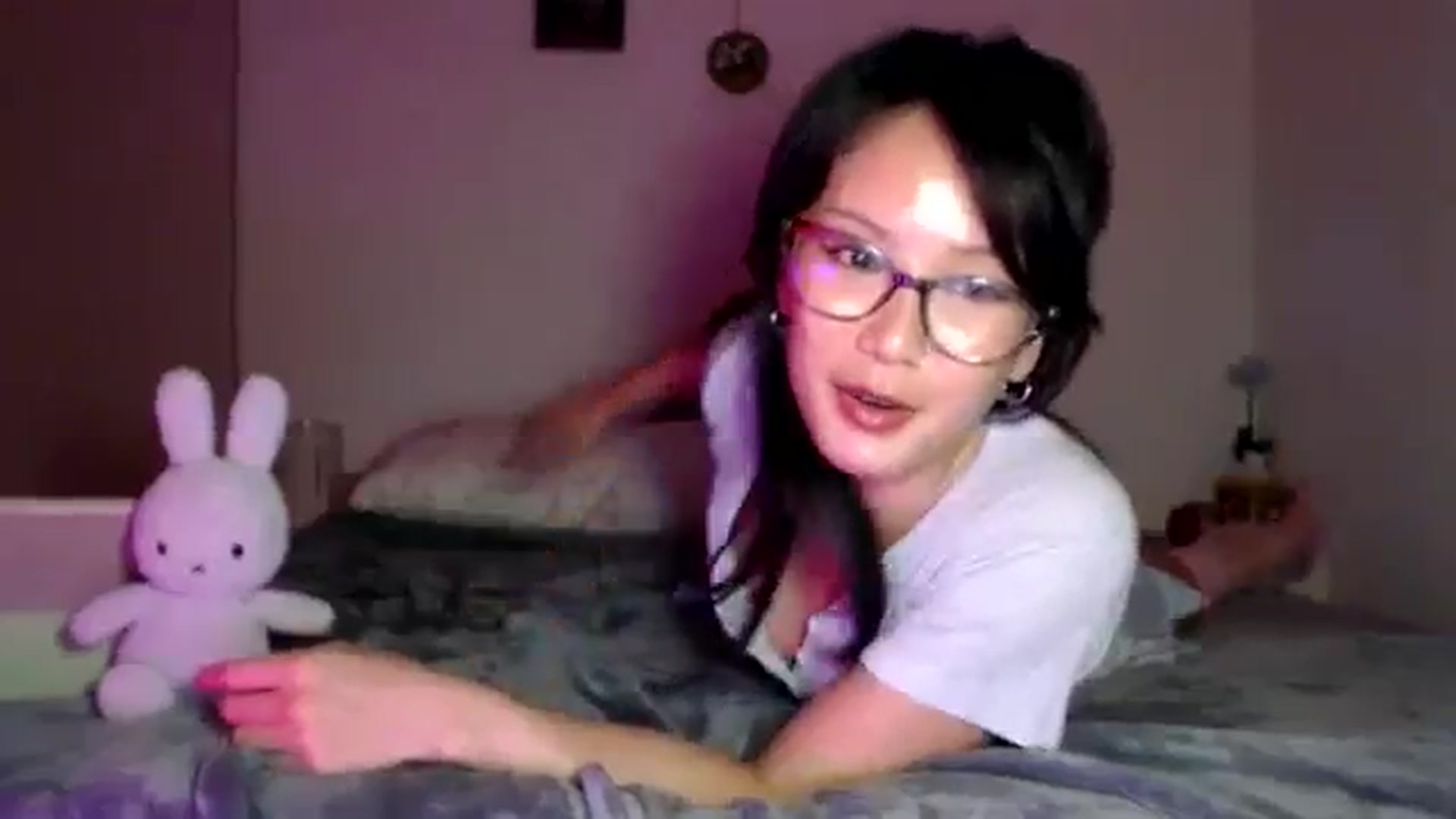 Gallery image thumbnail from Sleepych3w's myfreecams stream on, 09/27/2024, 06:30 image 15 of 20