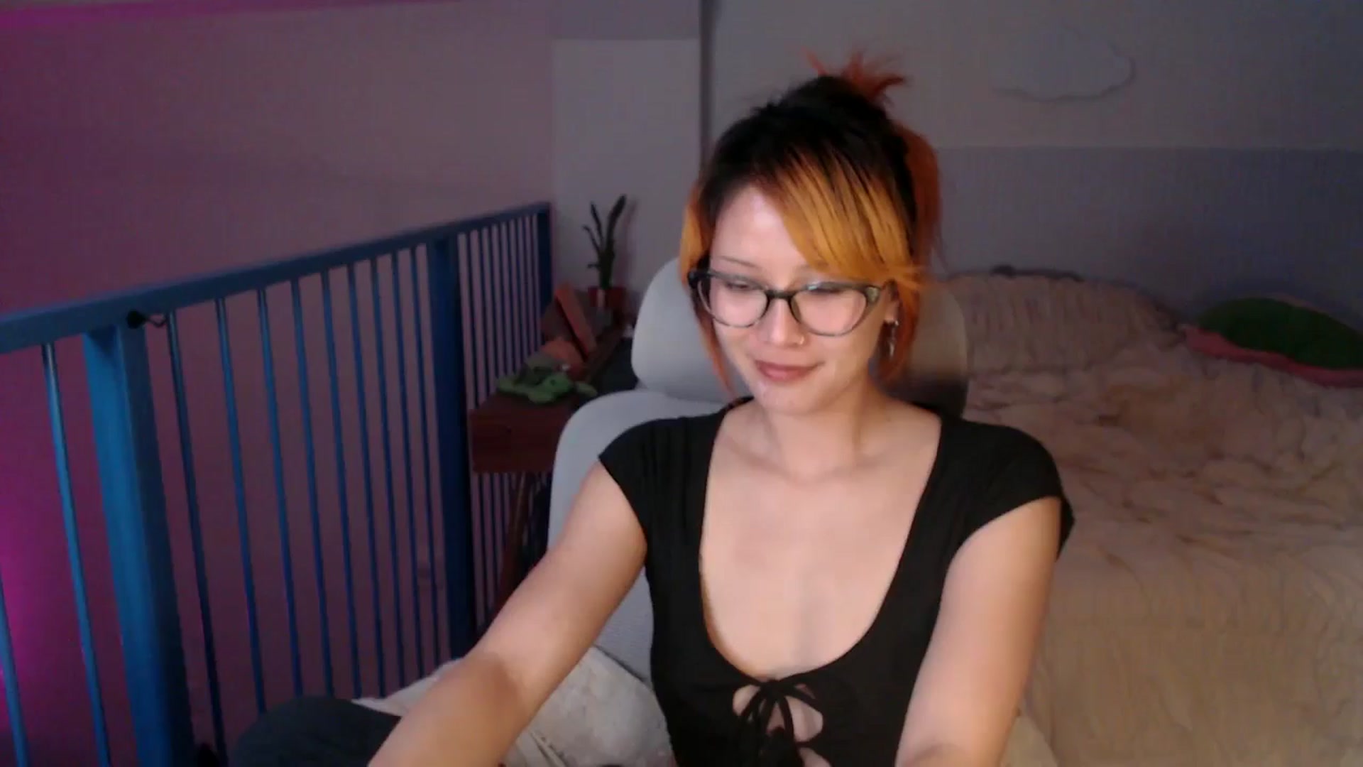 Gallery image thumbnail from Sleepych3w's myfreecams stream on, 03/28/2025, 07:08 image 2 of 20