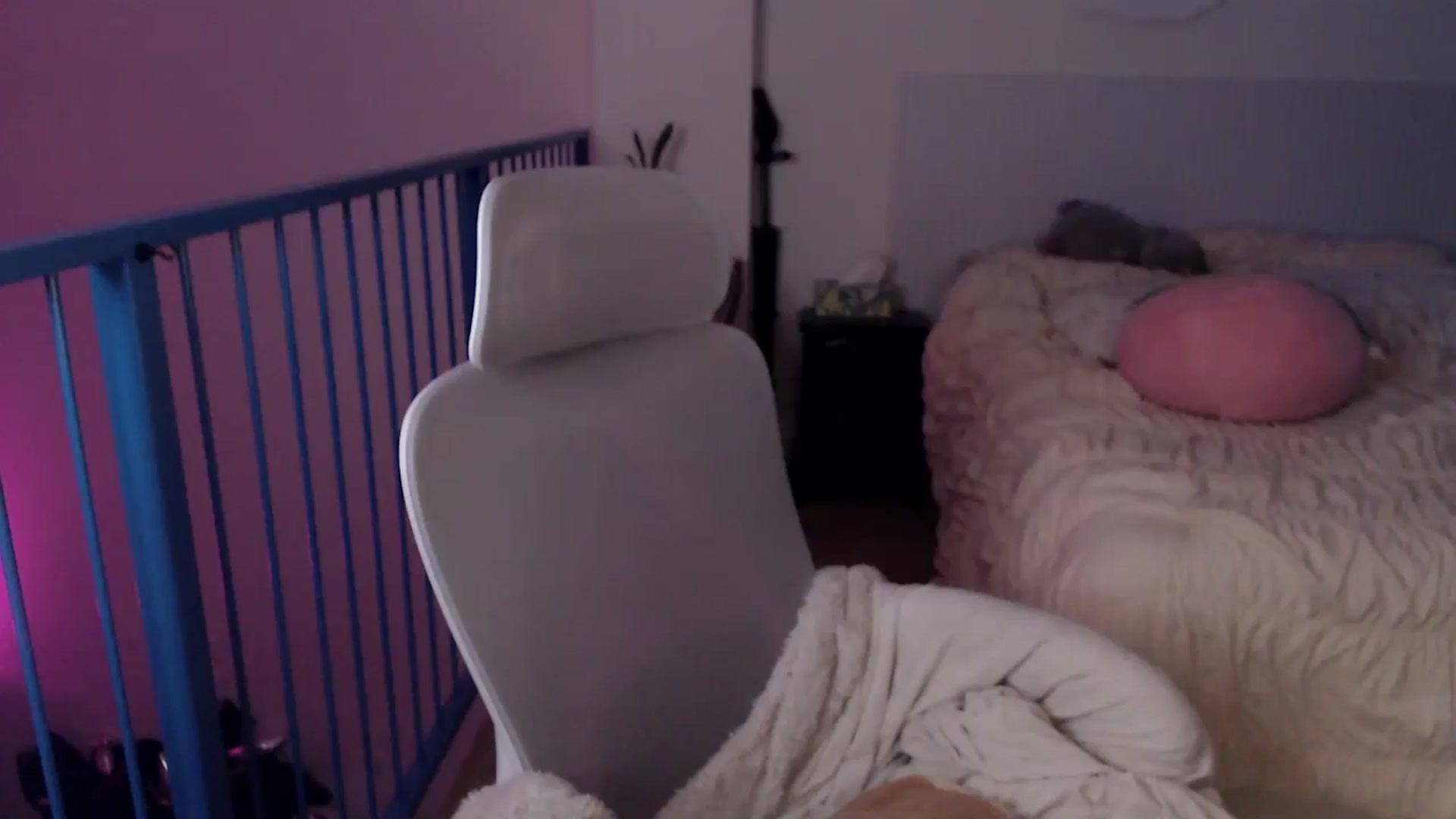 Gallery image thumbnail from Sleepych3w's myfreecams stream on, 03/31/2025, 04:43 image 13 of 20