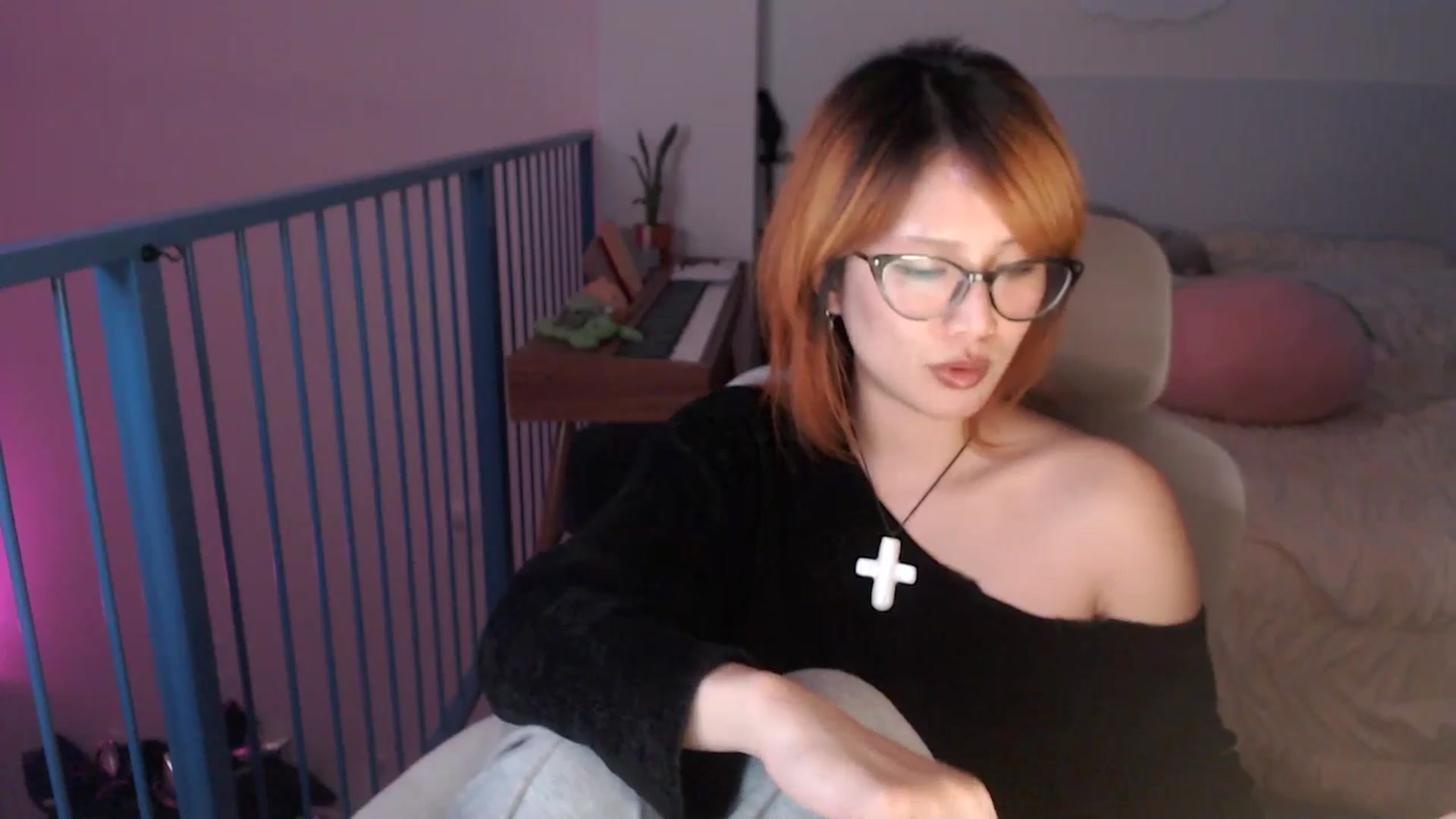 Gallery image thumbnail from Sleepych3w's myfreecams stream on, 03/31/2025, 04:43 image 18 of 20
