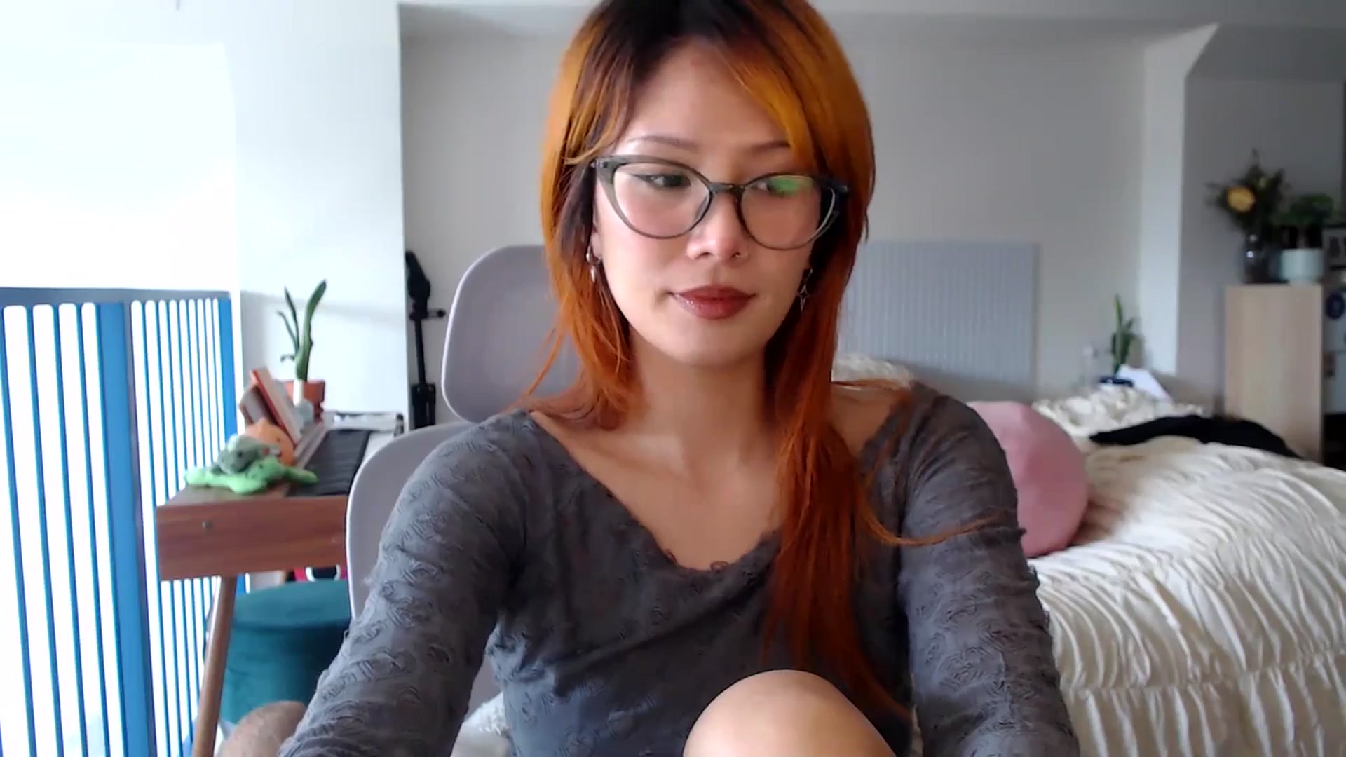 Gallery image thumbnail from Sleepych3w's myfreecams stream on, 04/01/2025, 24:01 image 20 of 20