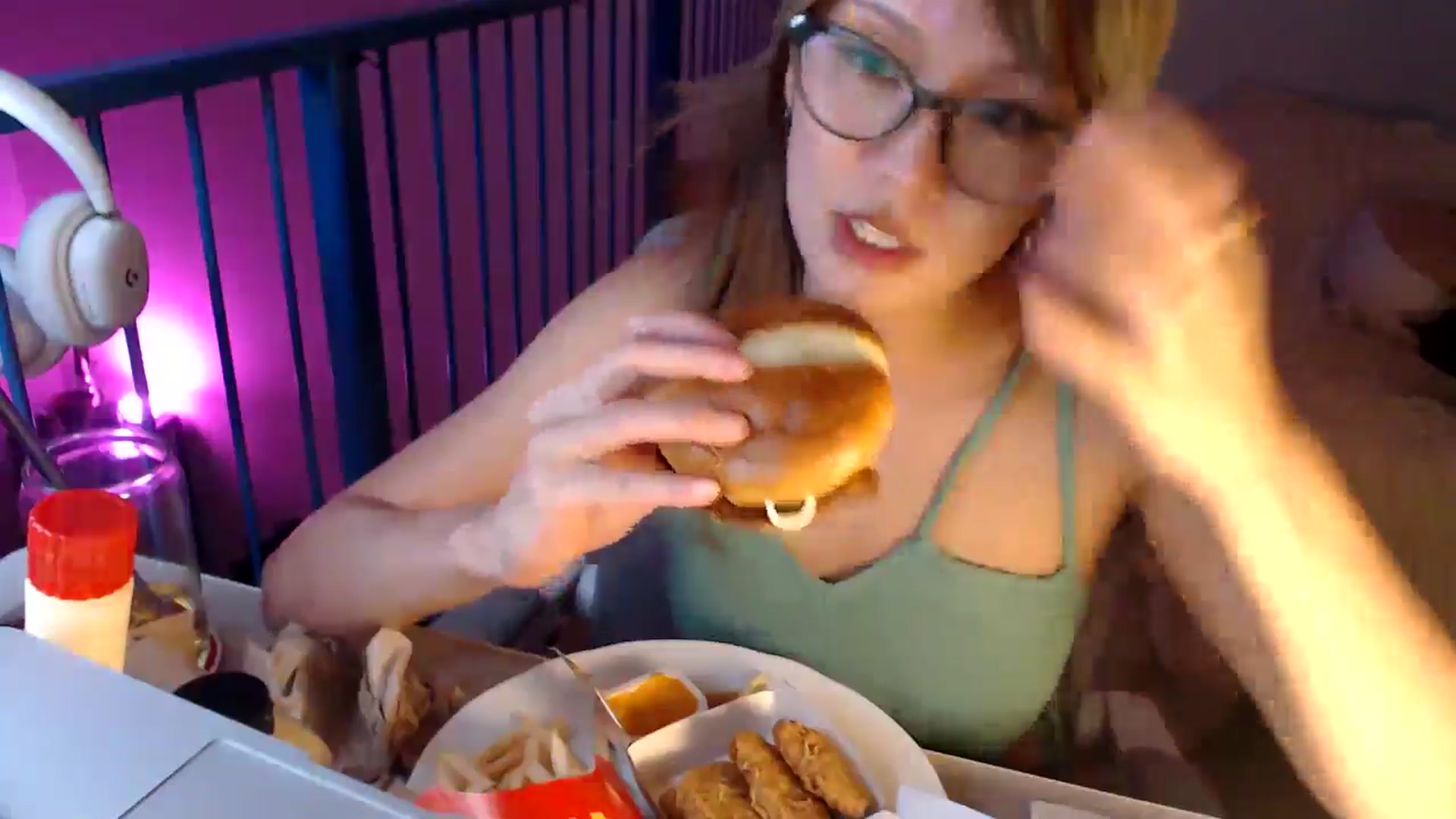 Gallery image thumbnail from Sleepych3w's myfreecams stream on, 05/02/2025, 05:55 image 12 of 20
