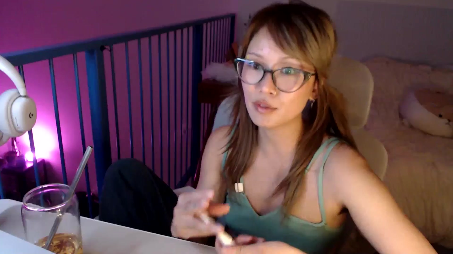 Gallery image thumbnail from Sleepych3w's myfreecams stream on, 05/02/2025, 05:55 image 18 of 20