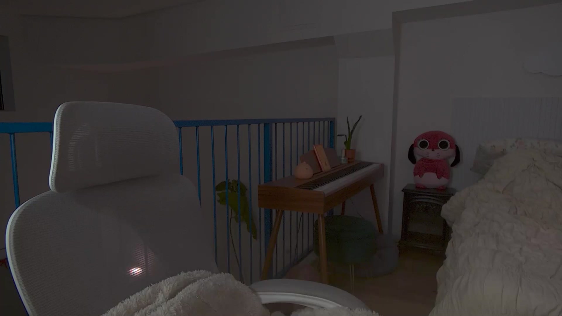 Gallery image thumbnail from Sleepych3w's myfreecams stream on, 05/26/2025, 06:49 image 12 of 20
