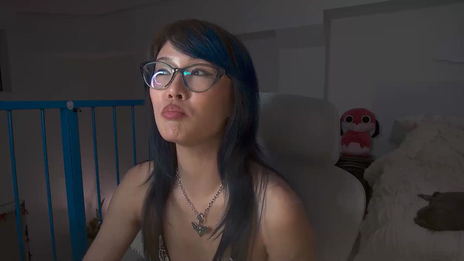 Gallery image thumbnail from Sleepych3w's myfreecams stream on, 05/26/2025, 06:49 image 2 of 20