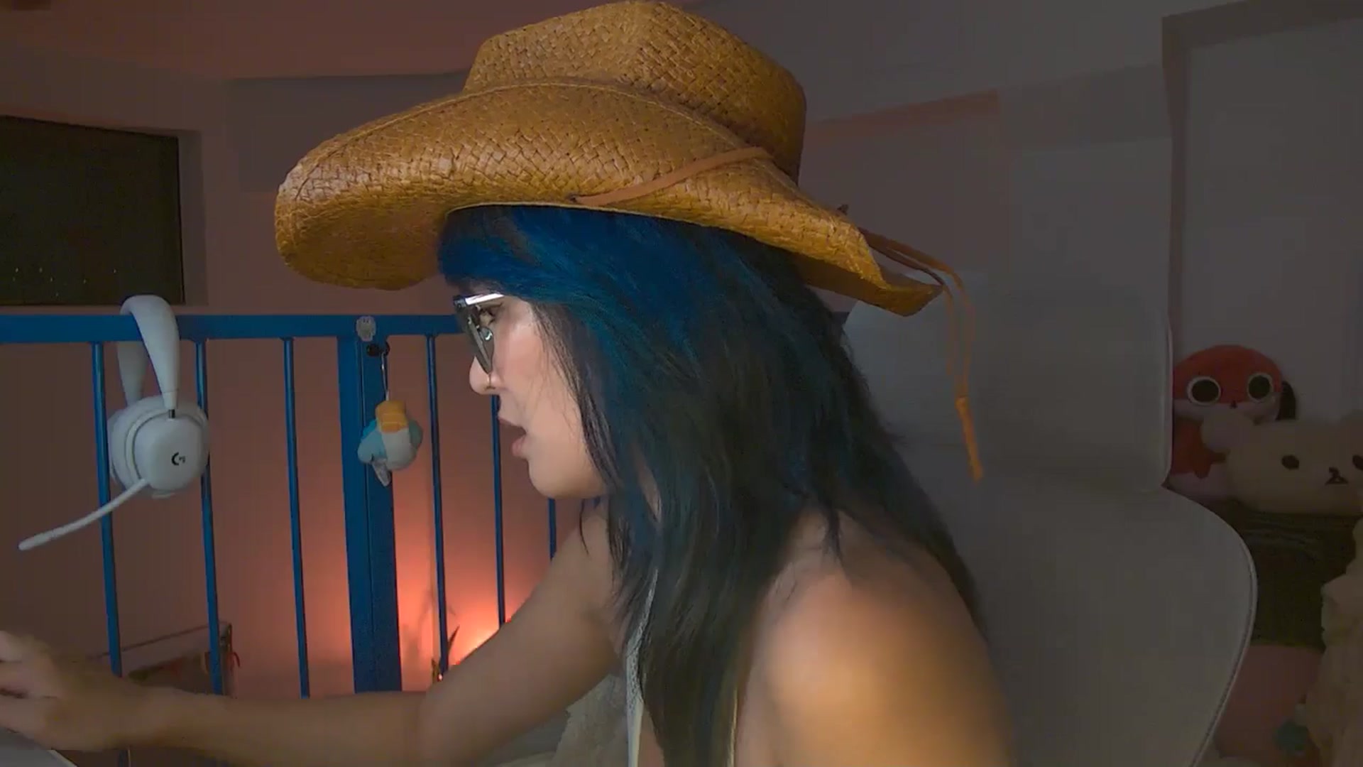 Gallery image thumbnail from Sleepych3w's myfreecams stream on, 05/31/2025, 07:30 image 16 of 20