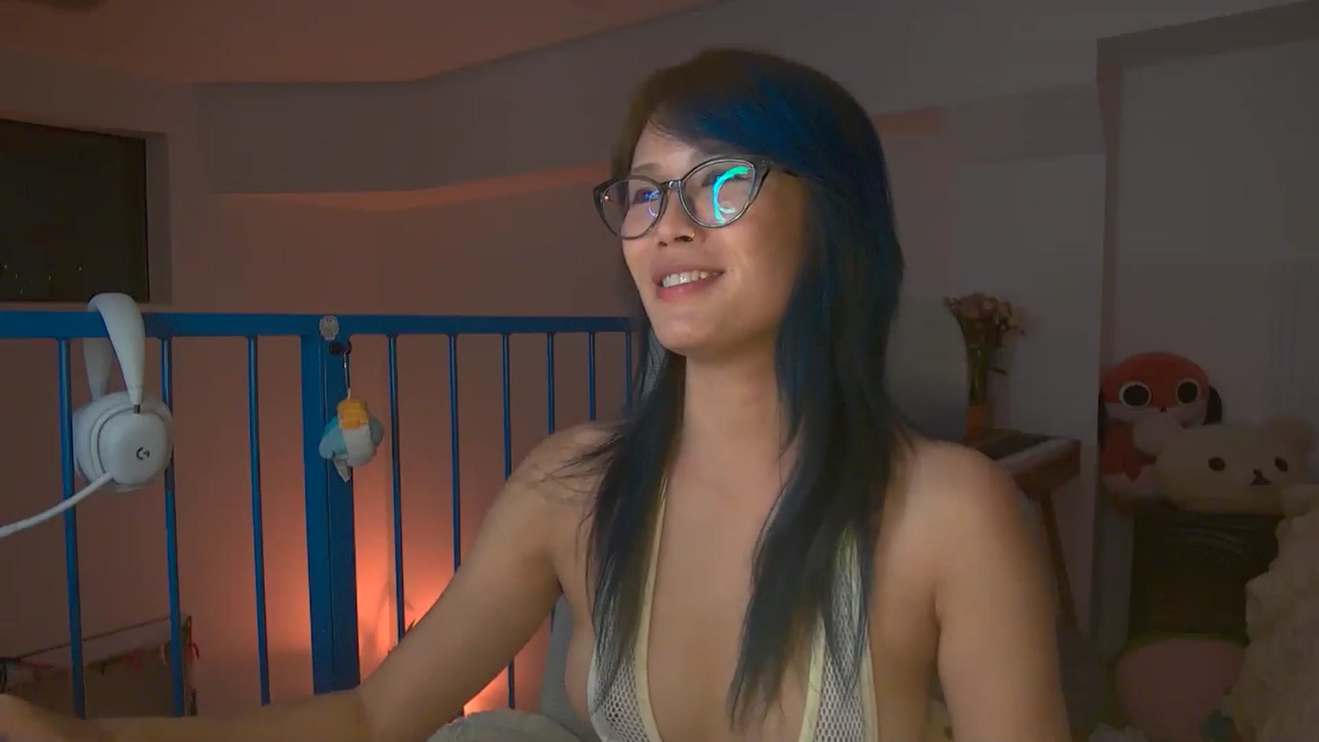 Gallery image thumbnail from Sleepych3w's myfreecams stream on, 05/31/2025, 07:30 image 20 of 20