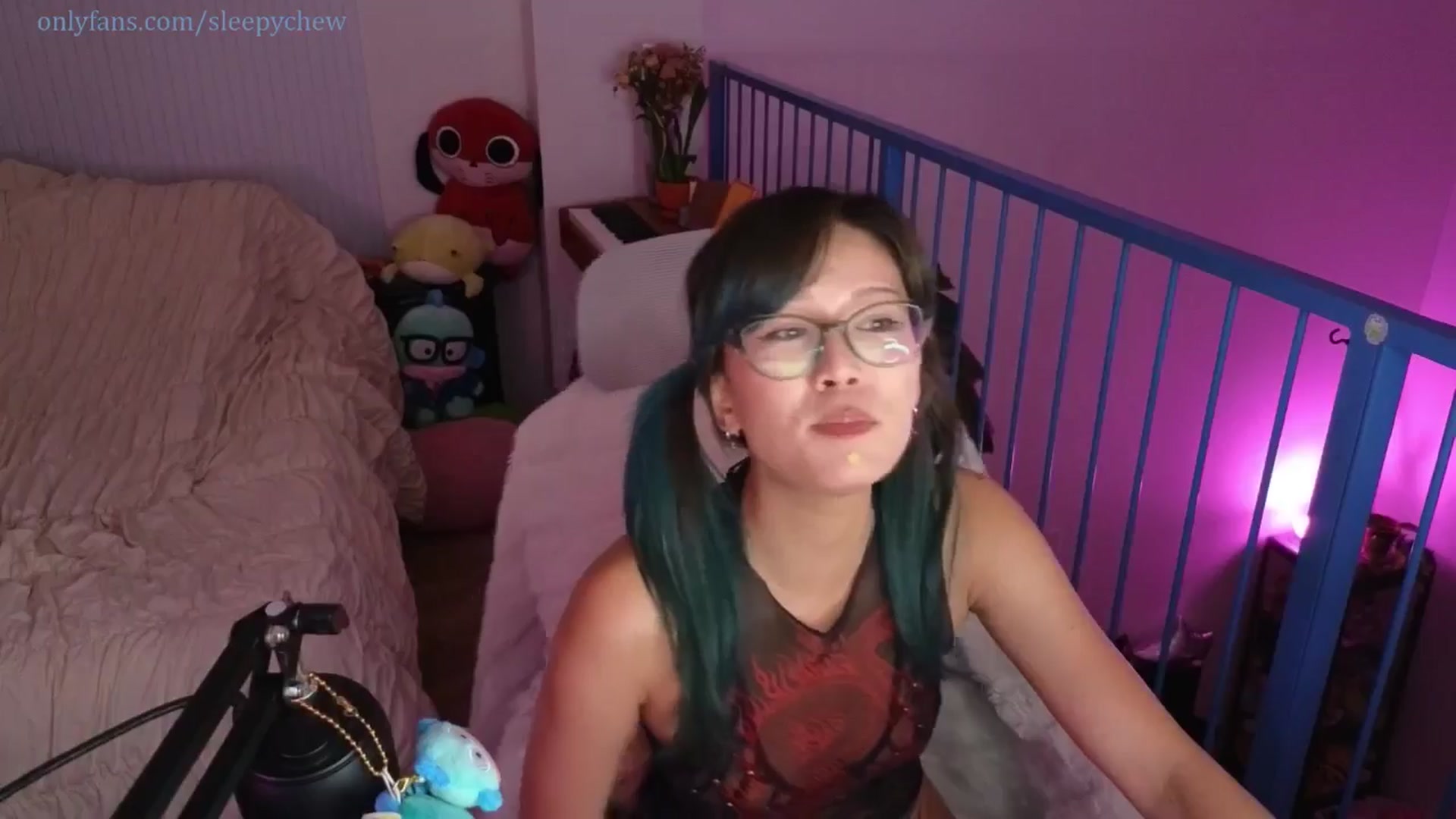 Gallery image thumbnail from Sleepych3w's myfreecams stream on, 07/19/2025, 07:27 image 15 of 20
