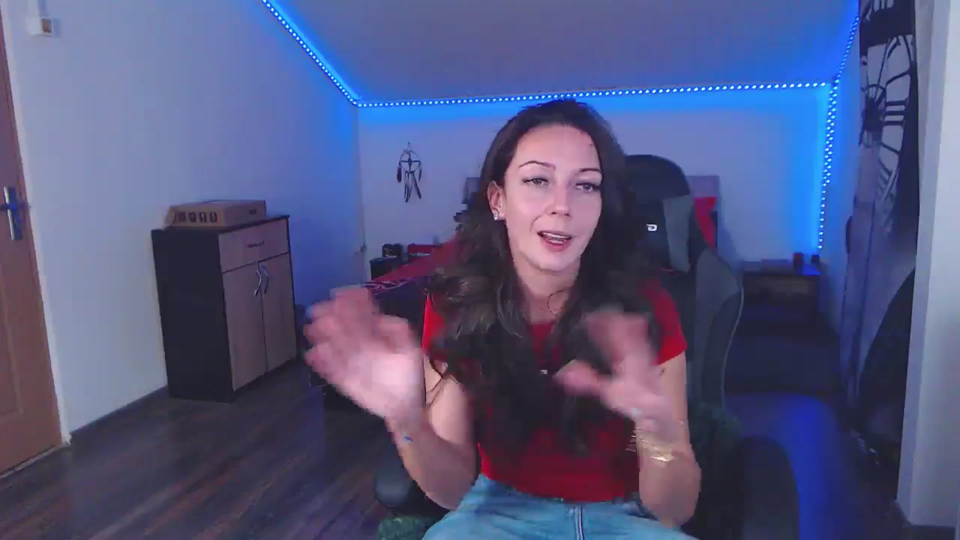 Gallery image thumbnail from SlimCurly's myfreecams stream on, 01/01/2026, 24:44 image 6 of 20