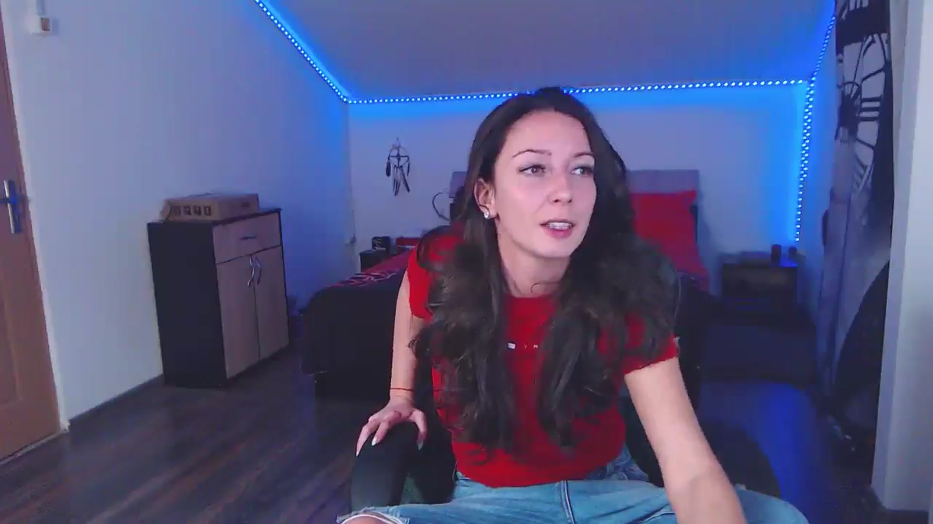 Gallery image thumbnail from SlimCurly's myfreecams stream on, 01/01/2026, 24:44 image 13 of 20