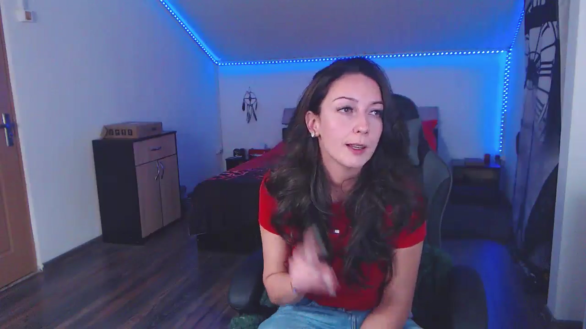 Gallery image thumbnail from SlimCurly's myfreecams stream on, 01/01/2026, 24:44 image 4 of 20