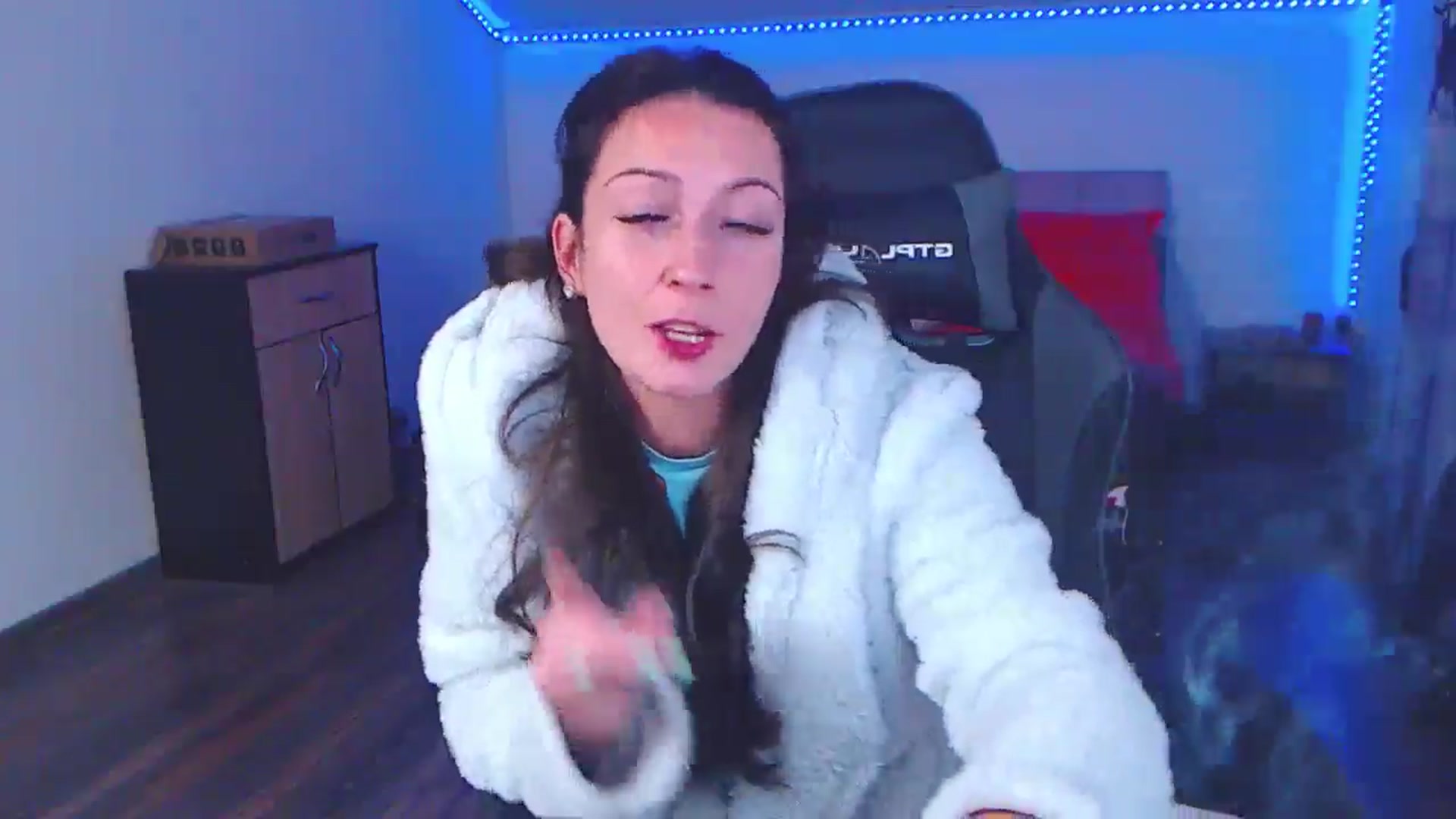 Gallery image thumbnail from SlimCurly's myfreecams stream on, 01/01/2026, 04:02 image 16 of 20