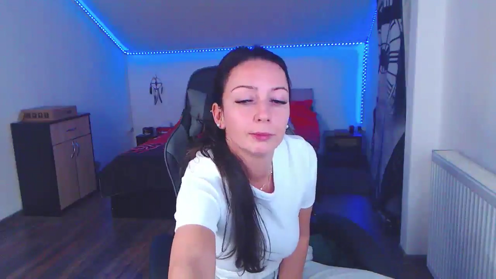 Gallery image thumbnail from SlimCurly's myfreecams stream on, 01/02/2026, 24:02 image 16 of 20