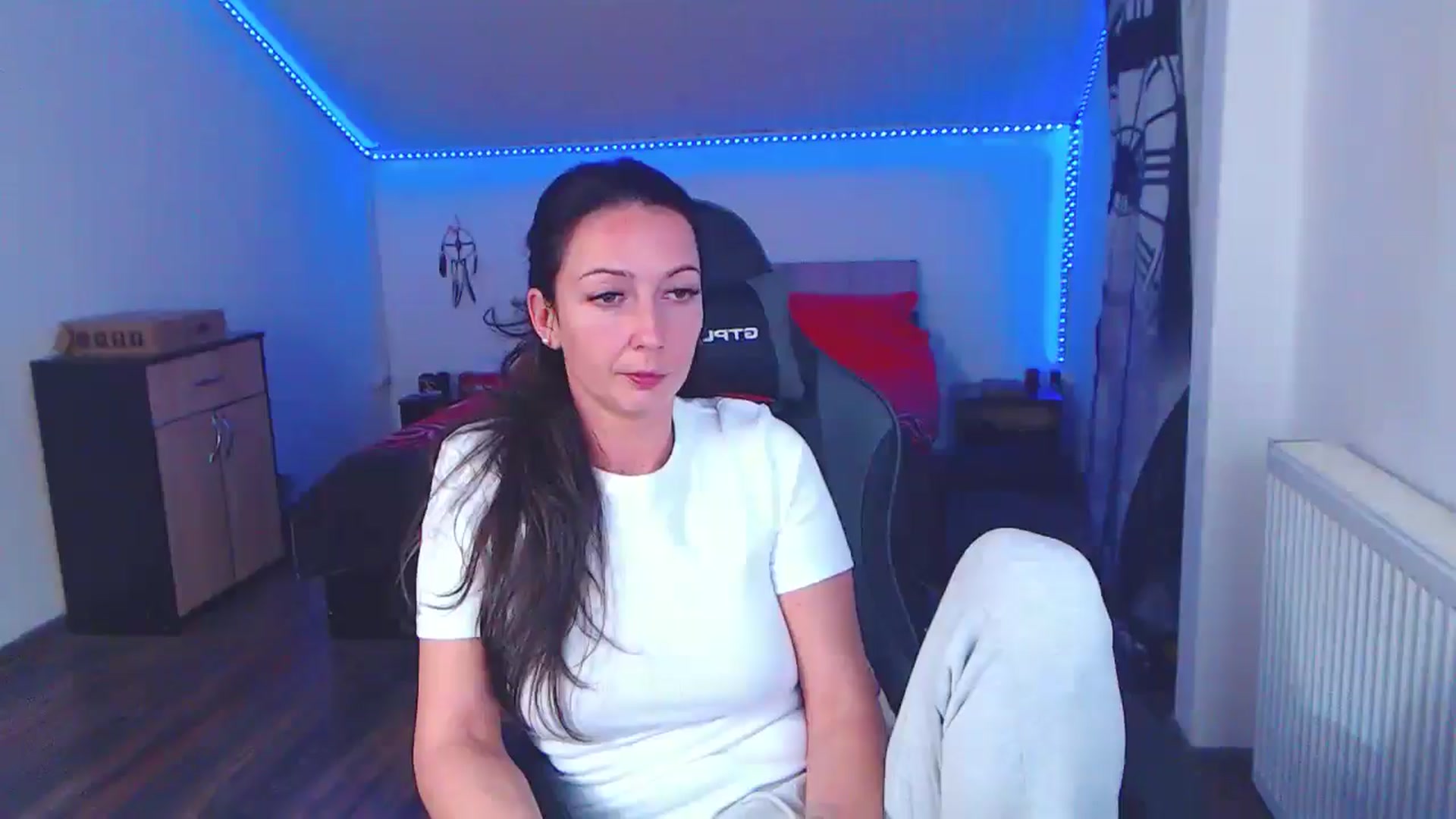 Gallery image thumbnail from SlimCurly's myfreecams stream on, 01/02/2026, 24:02 image 17 of 20