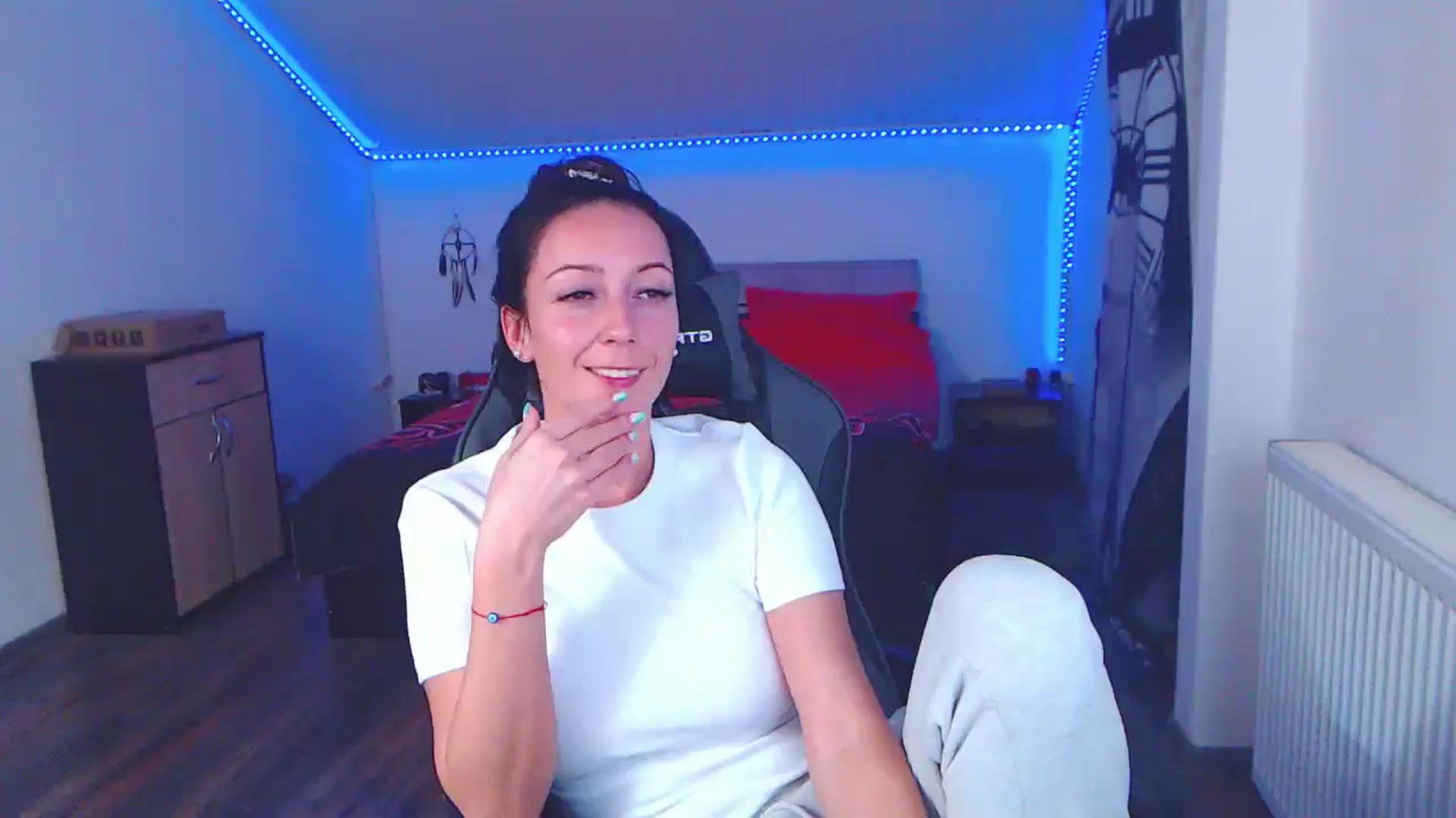 Gallery image thumbnail from SlimCurly's myfreecams stream on, 01/02/2026, 24:02 image 19 of 20