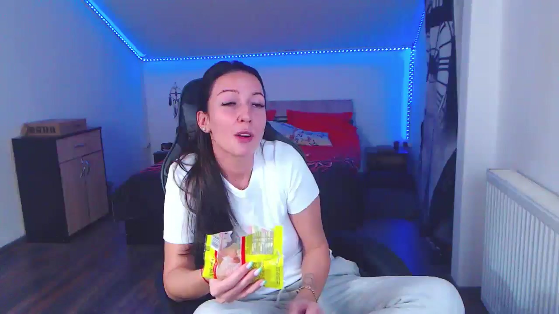 Gallery image thumbnail from SlimCurly's myfreecams stream on, 01/02/2026, 24:02 image 15 of 20