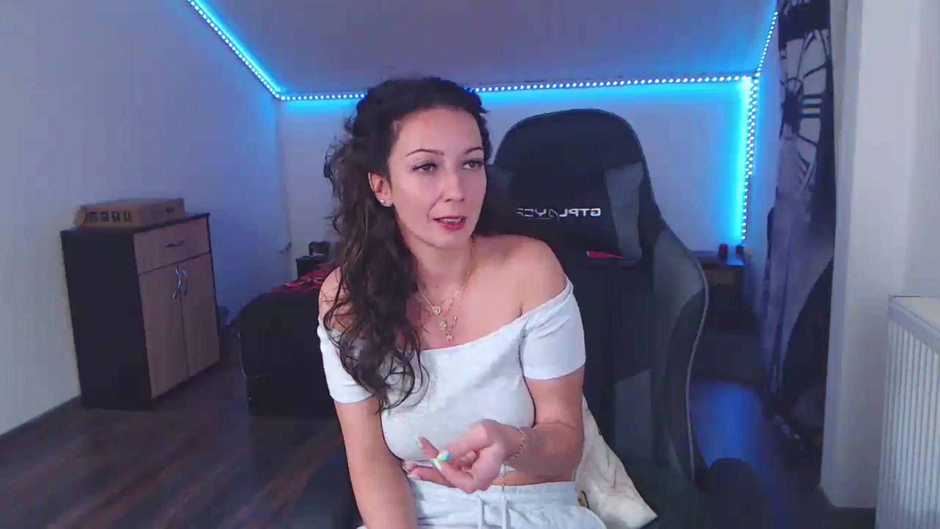 Gallery image thumbnail from SlimCurly's myfreecams stream on, 01/04/2026, 01:21 image 8 of 20