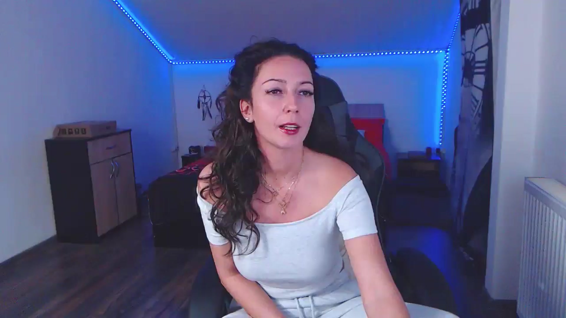 Gallery image thumbnail from SlimCurly's myfreecams stream on, 01/04/2026, 01:21 image 1 of 20