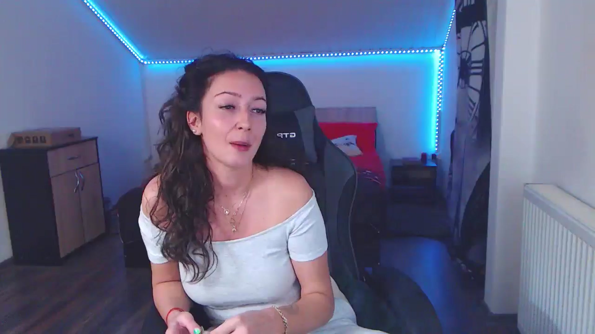 Gallery image thumbnail from SlimCurly's myfreecams stream on, 01/04/2026, 01:21 image 14 of 20