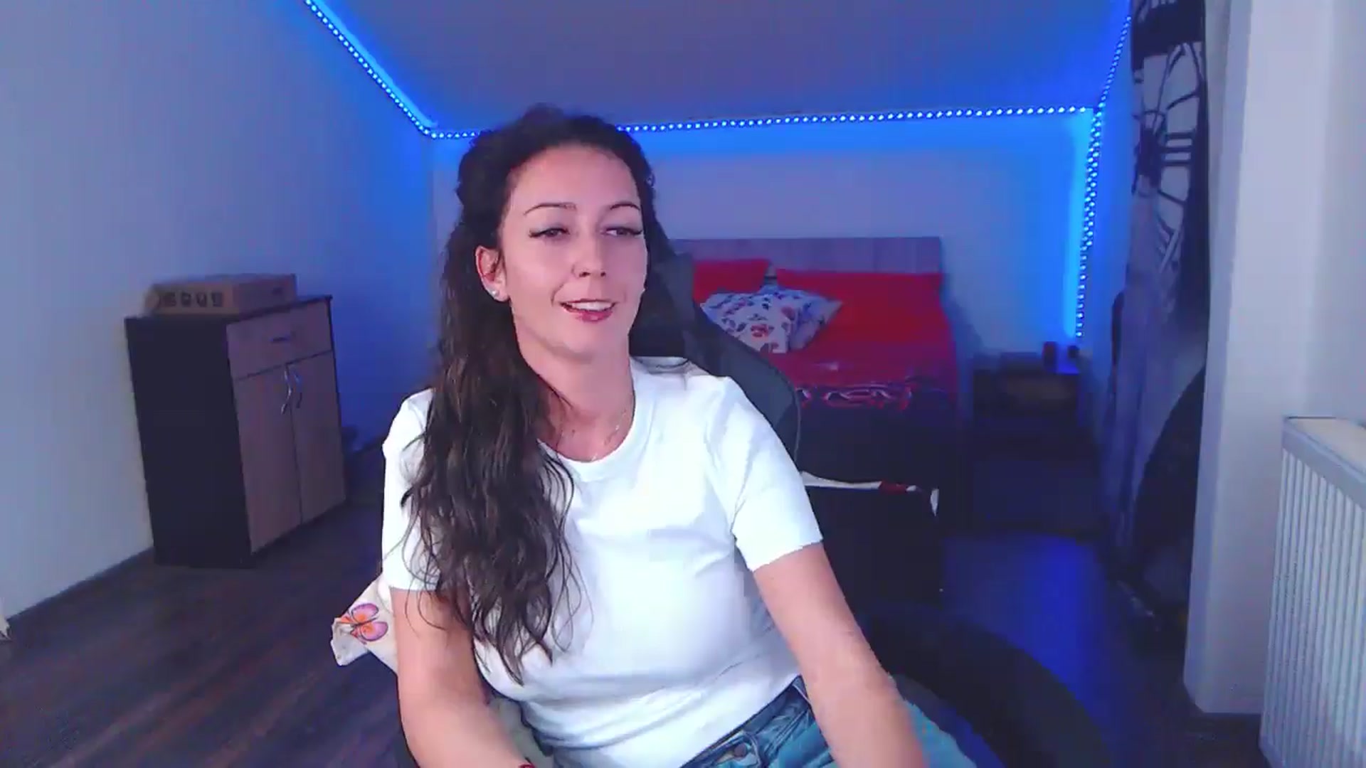 Gallery image thumbnail from SlimCurly's myfreecams stream on, 01/05/2026, 24:44 image 10 of 20
