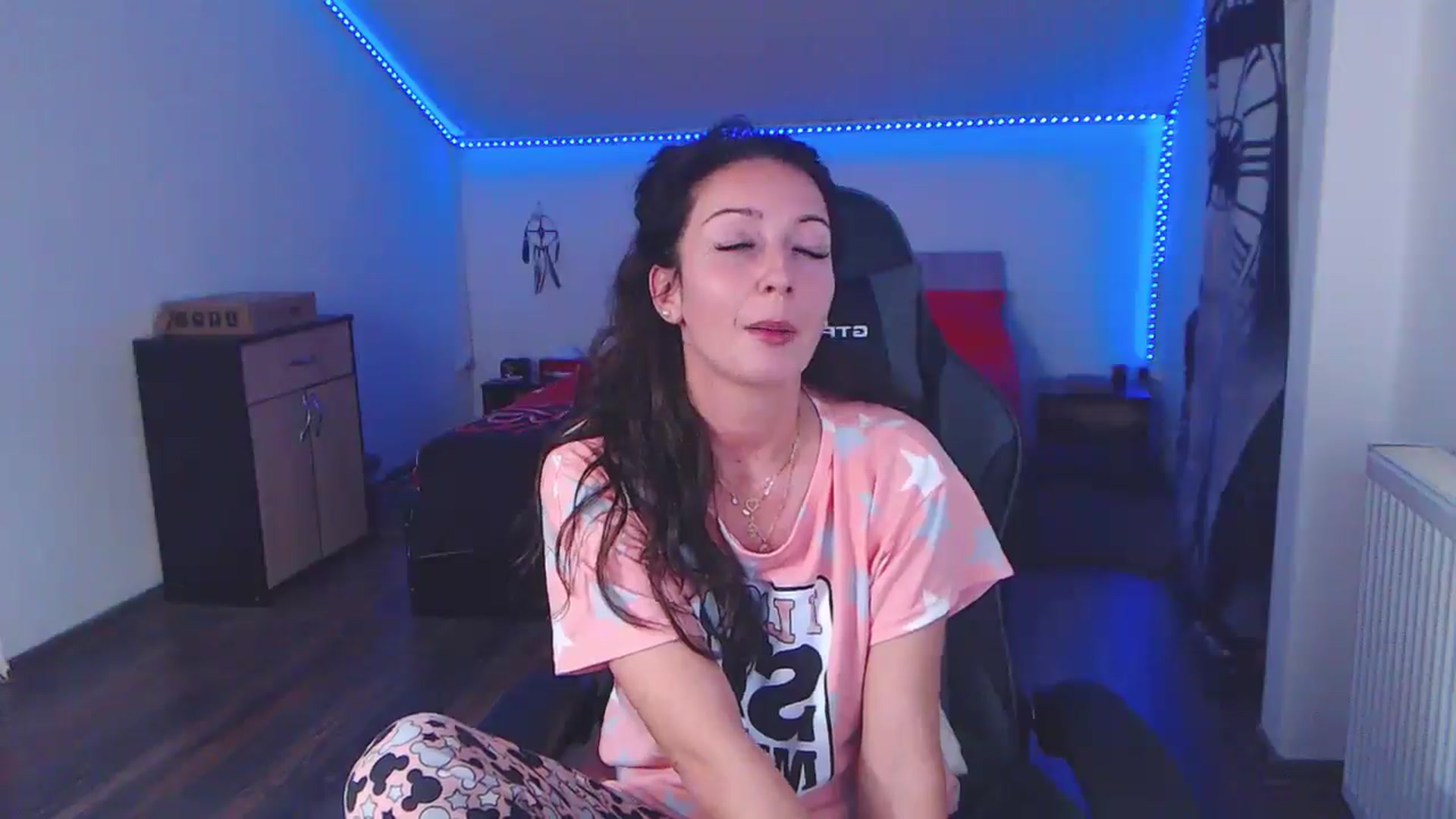 Gallery image thumbnail from SlimCurly's myfreecams stream on, 01/05/2026, 24:44 image 20 of 20
