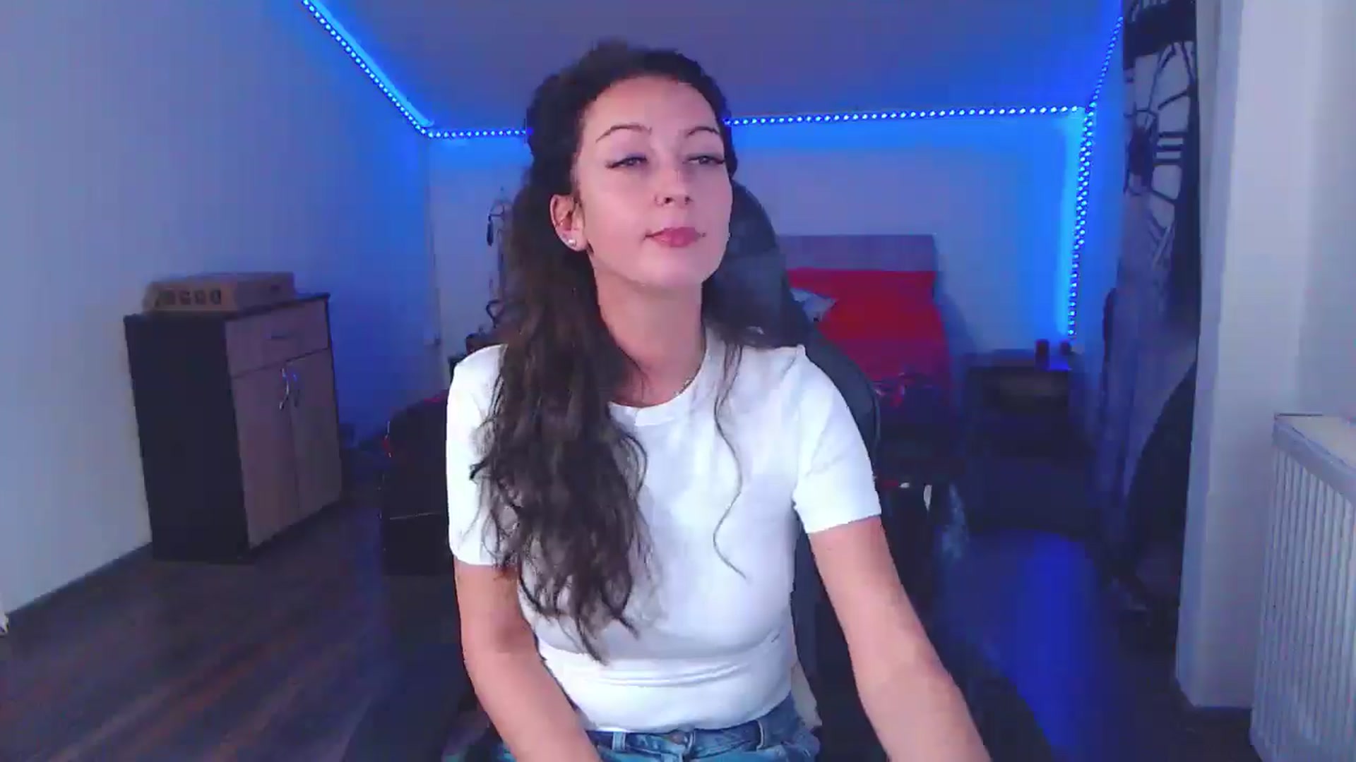 Gallery image thumbnail from SlimCurly's myfreecams stream on, 01/05/2026, 24:44 image 13 of 20