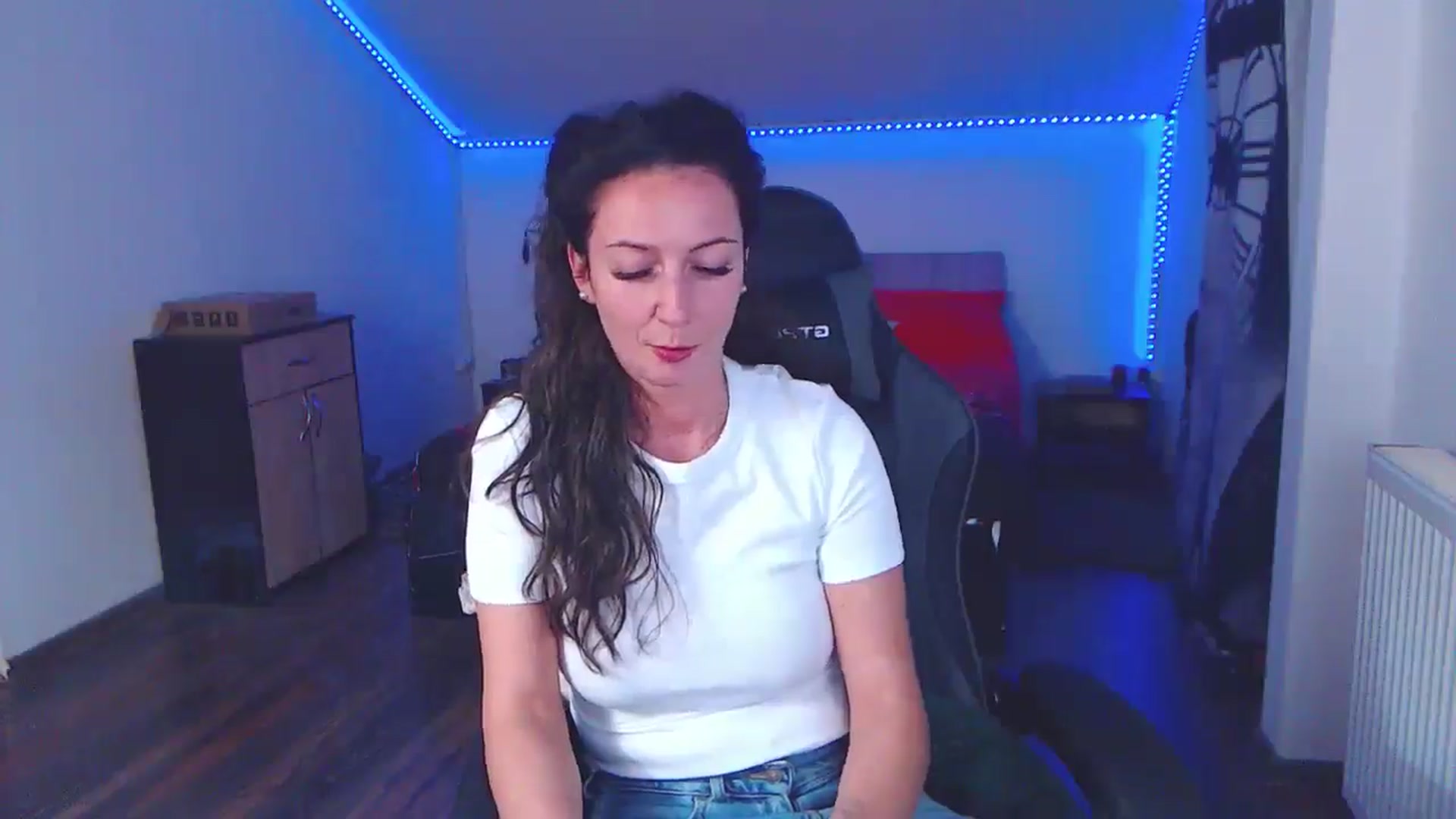 Gallery image thumbnail from SlimCurly's myfreecams stream on, 01/05/2026, 24:44 image 7 of 20