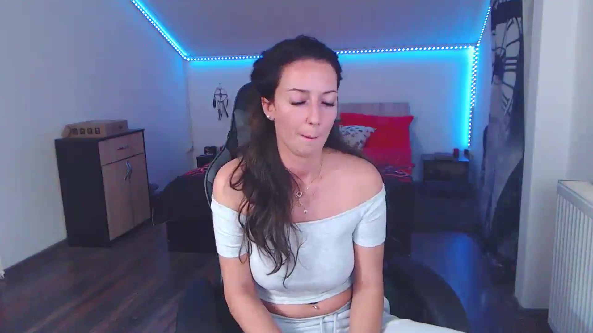 Gallery image thumbnail from SlimCurly's myfreecams stream on, 01/08/2026, 24:01 image 15 of 20