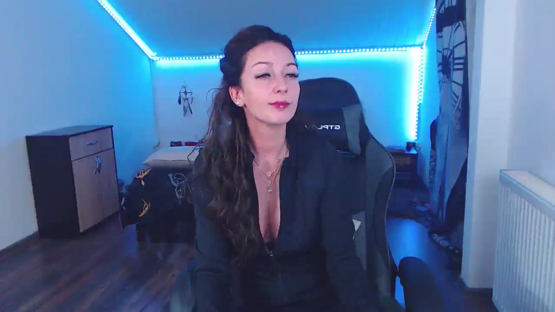 Gallery image thumbnail from SlimCurly's myfreecams stream on, 01/18/2026, 24:15 image 4 of 20