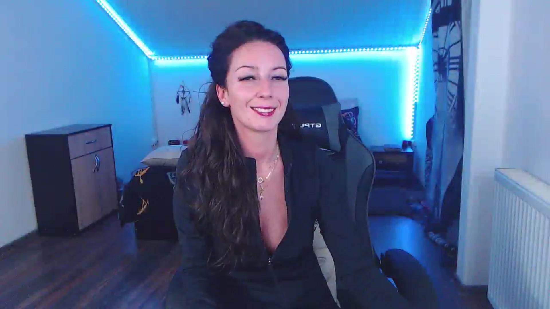 Gallery image thumbnail from SlimCurly's myfreecams stream on, 01/18/2026, 24:15 image 3 of 20