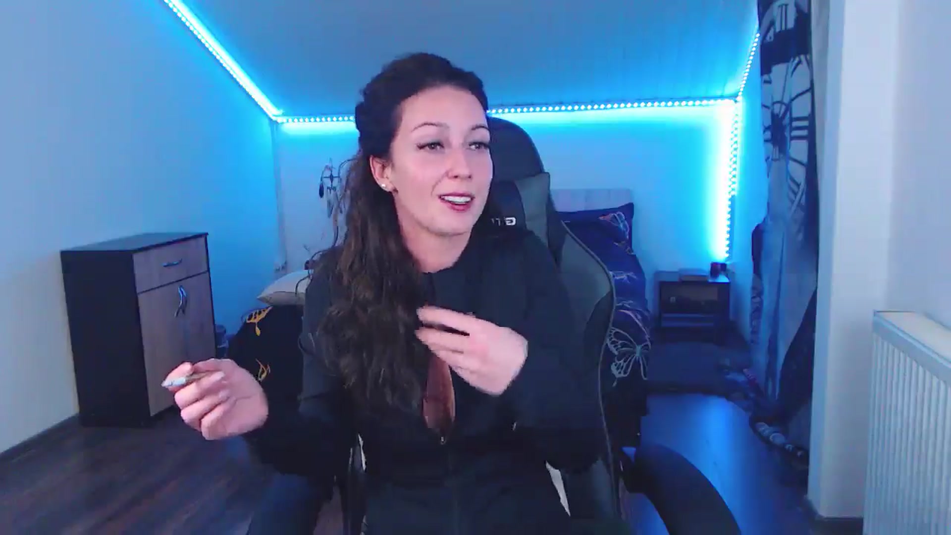 Gallery image thumbnail from SlimCurly's myfreecams stream on, 01/18/2026, 24:15 image 16 of 20