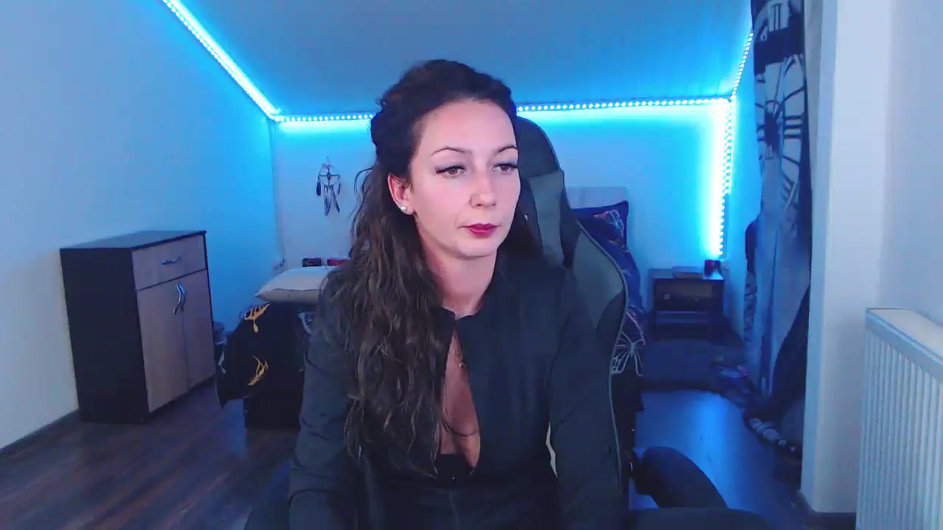 Gallery image thumbnail from SlimCurly's myfreecams stream on, 01/18/2026, 24:15 image 15 of 20