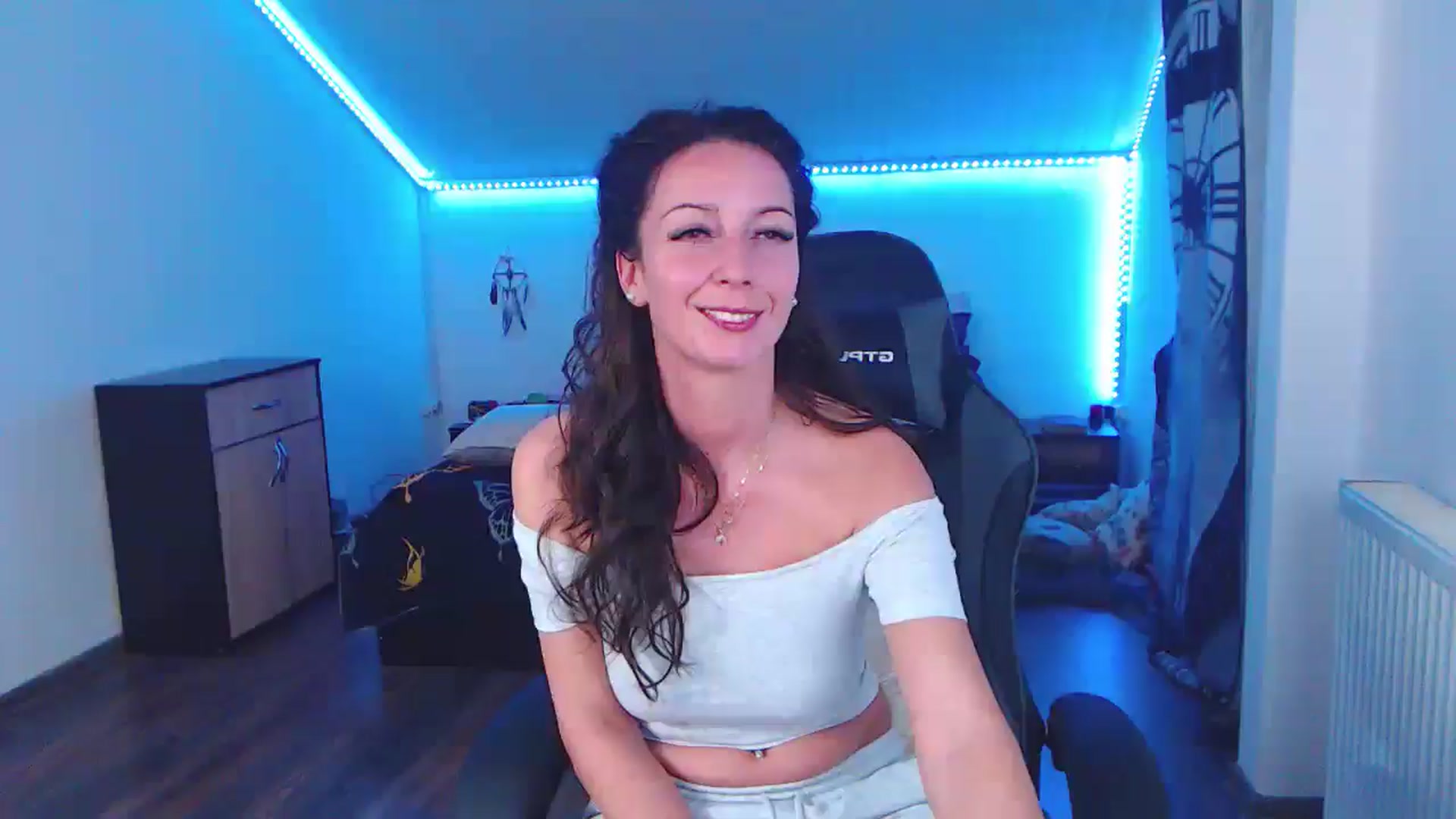 Gallery image thumbnail from SlimCurly's myfreecams stream on, 01/18/2026, 23:47 image 17 of 20