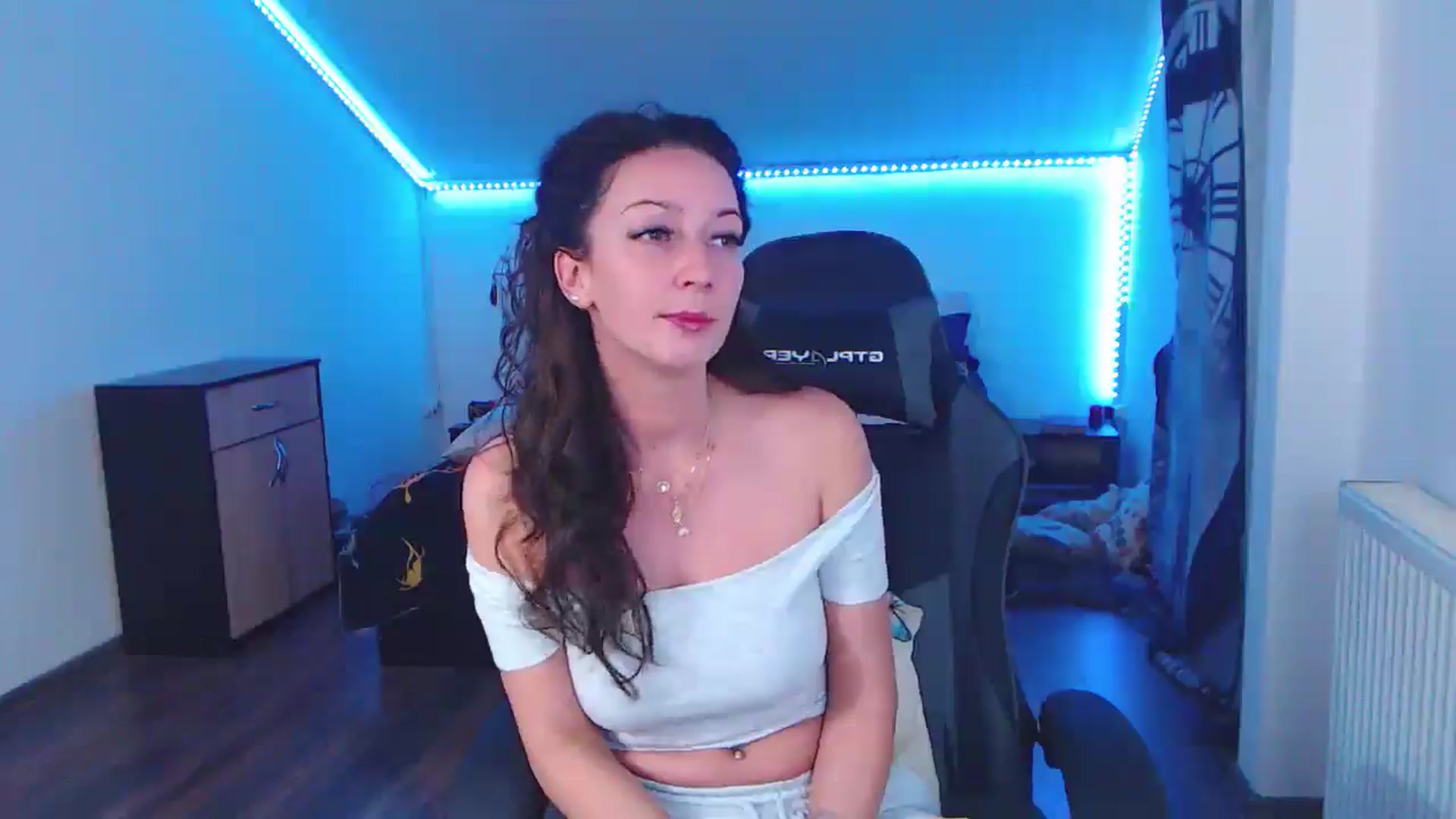 Gallery image thumbnail from SlimCurly's myfreecams stream on, 01/18/2026, 23:47 image 8 of 20