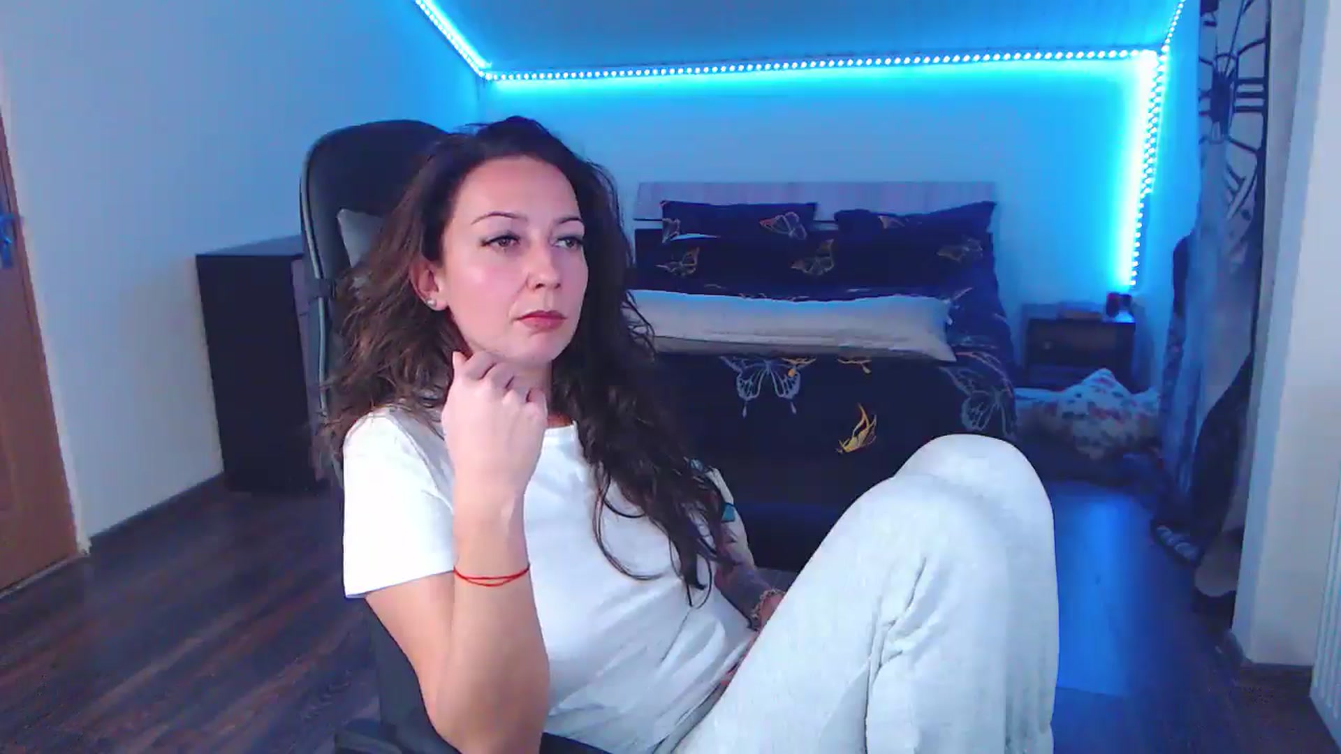 Gallery image thumbnail from SlimCurly's myfreecams stream on, 01/25/2026, 01:49 image 10 of 20