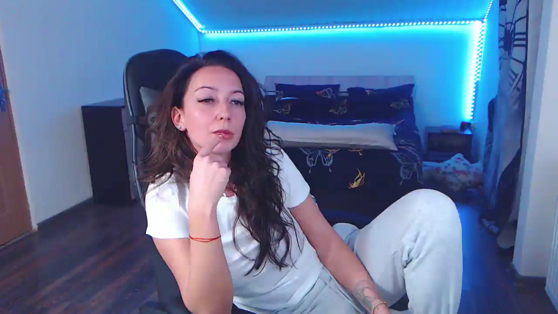 Gallery image thumbnail from SlimCurly's myfreecams stream on, 01/25/2026, 01:49 image 13 of 20