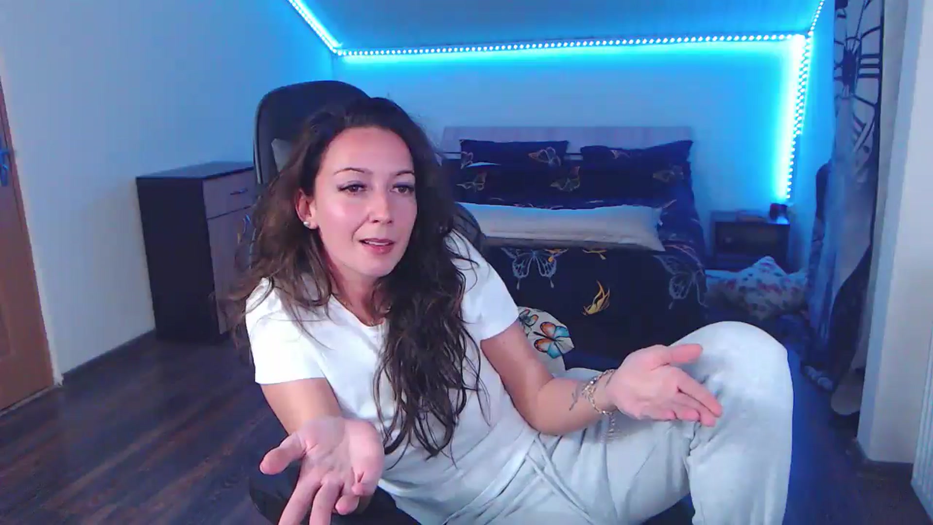 Gallery image thumbnail from SlimCurly's myfreecams stream on, 01/25/2026, 01:49 image 18 of 20