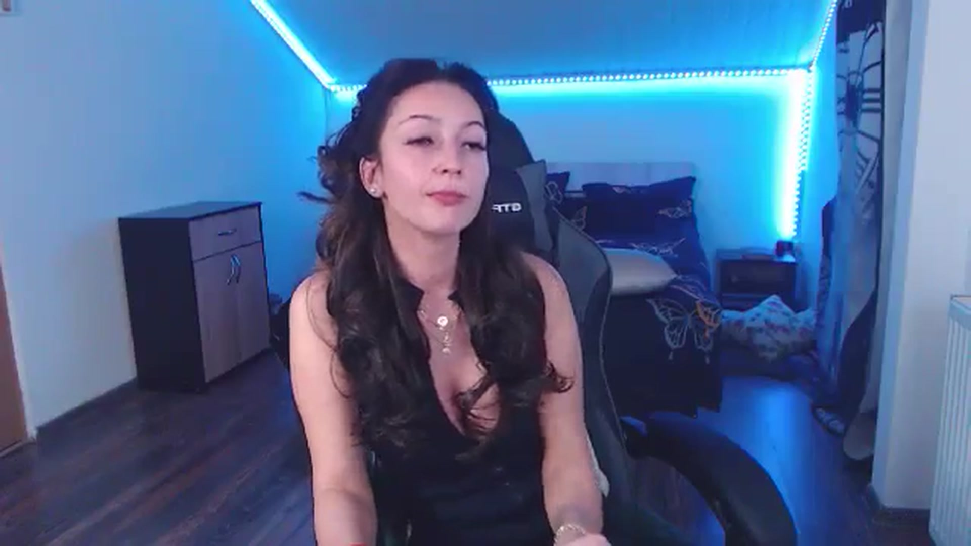 Gallery image thumbnail from SlimCurly's myfreecams stream on, 01/26/2026, 24:33 image 13 of 20