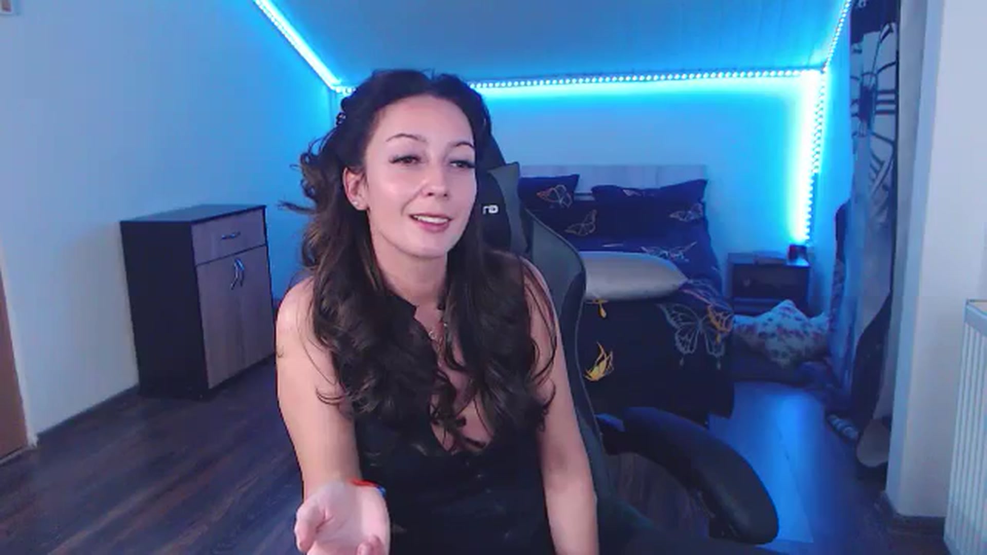 Gallery image thumbnail from SlimCurly's myfreecams stream on, 01/26/2026, 24:33 image 19 of 20