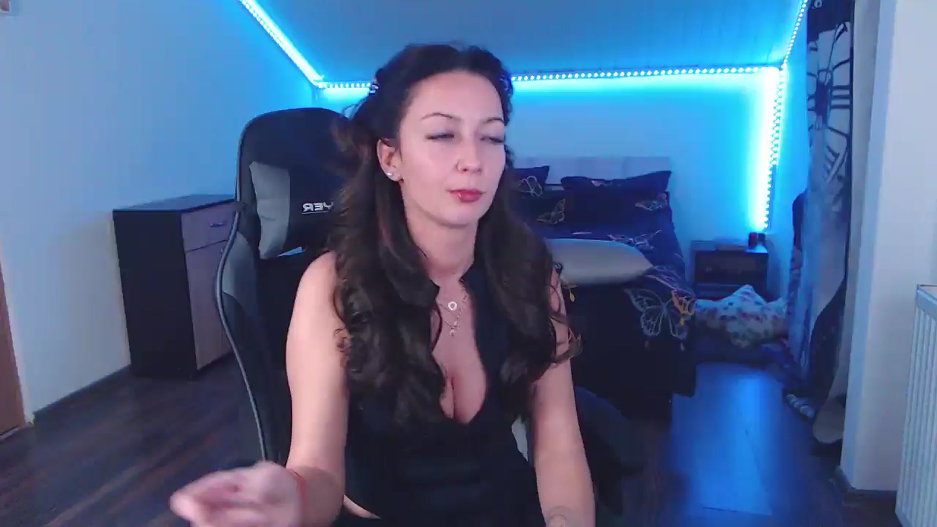 Gallery image thumbnail from SlimCurly's myfreecams stream on, 01/26/2026, 24:33 image 1 of 20