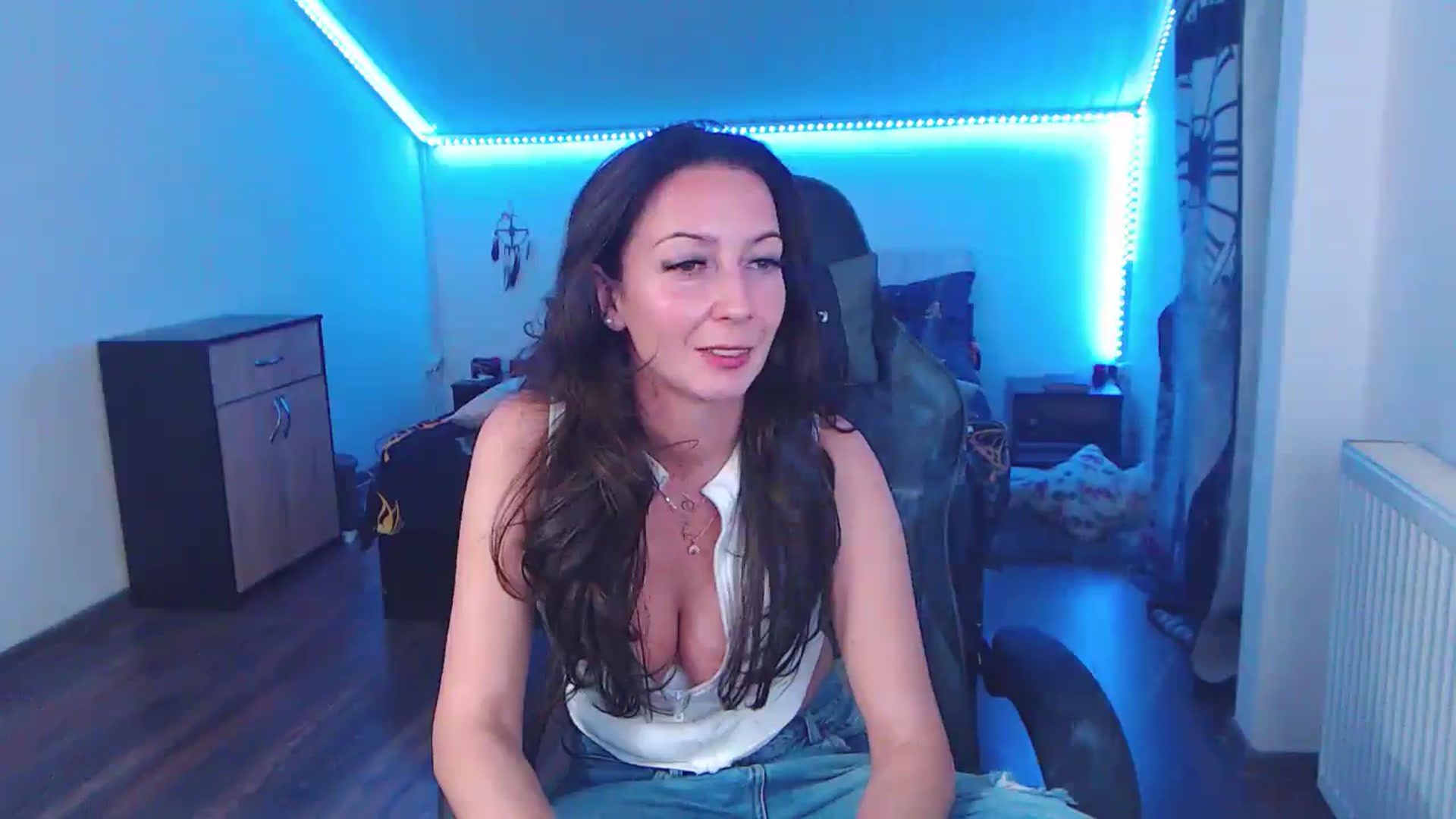 Gallery image thumbnail from SlimCurly's myfreecams stream on, 01/27/2026, 01:17 image 19 of 20