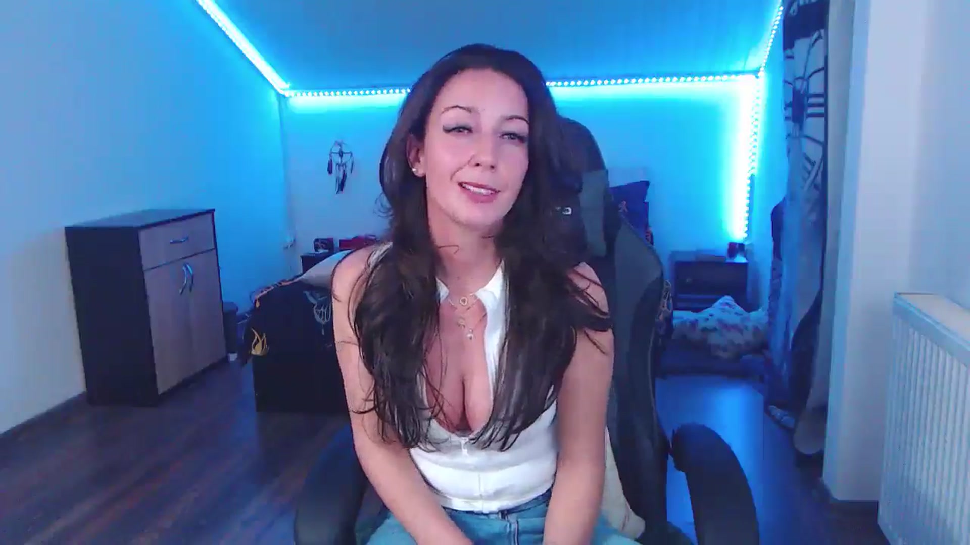 Gallery image thumbnail from SlimCurly's myfreecams stream on, 01/27/2026, 01:17 image 12 of 20