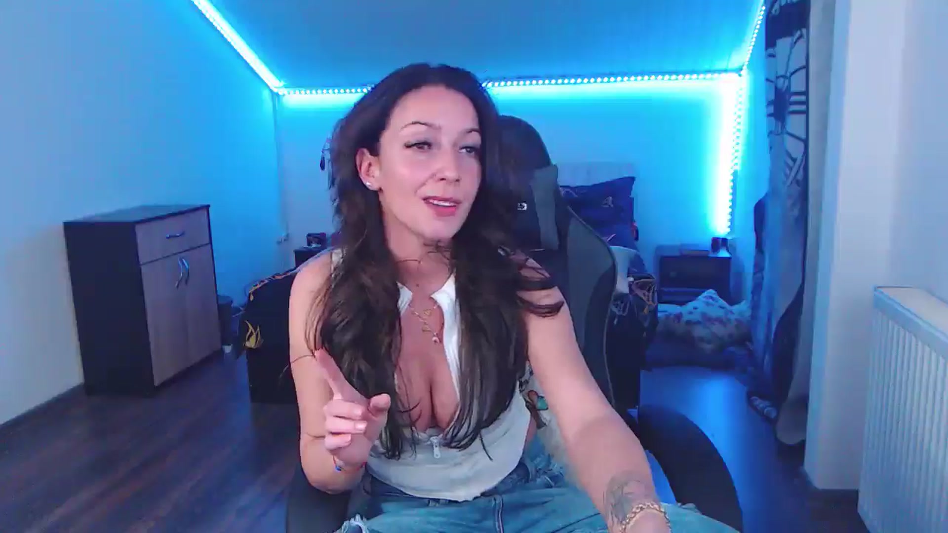 Gallery image thumbnail from SlimCurly's myfreecams stream on, 01/27/2026, 01:17 image 16 of 20